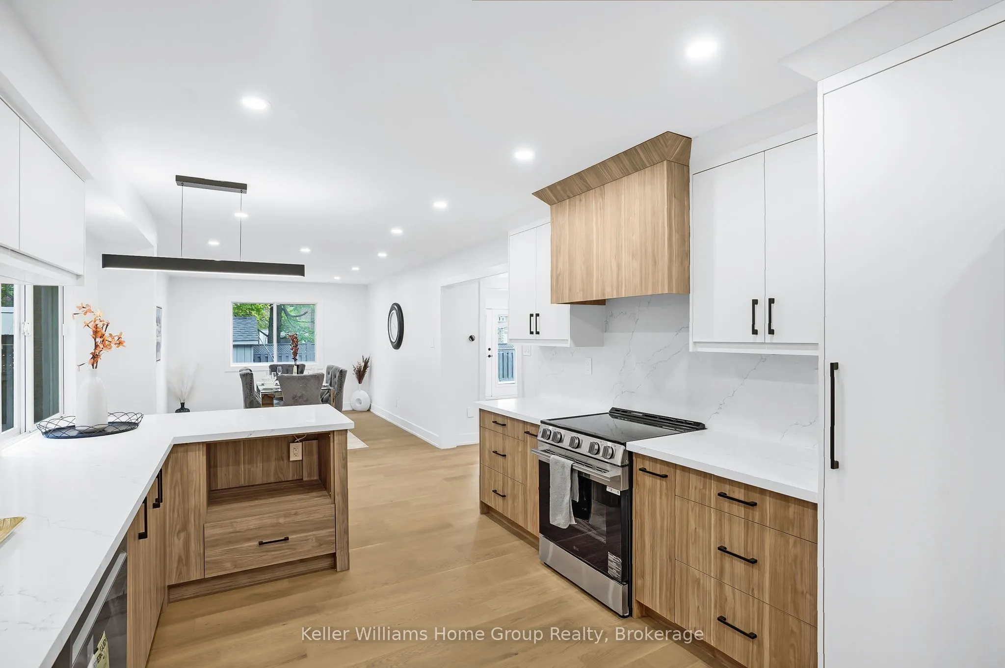 1105 Ewing Crescent