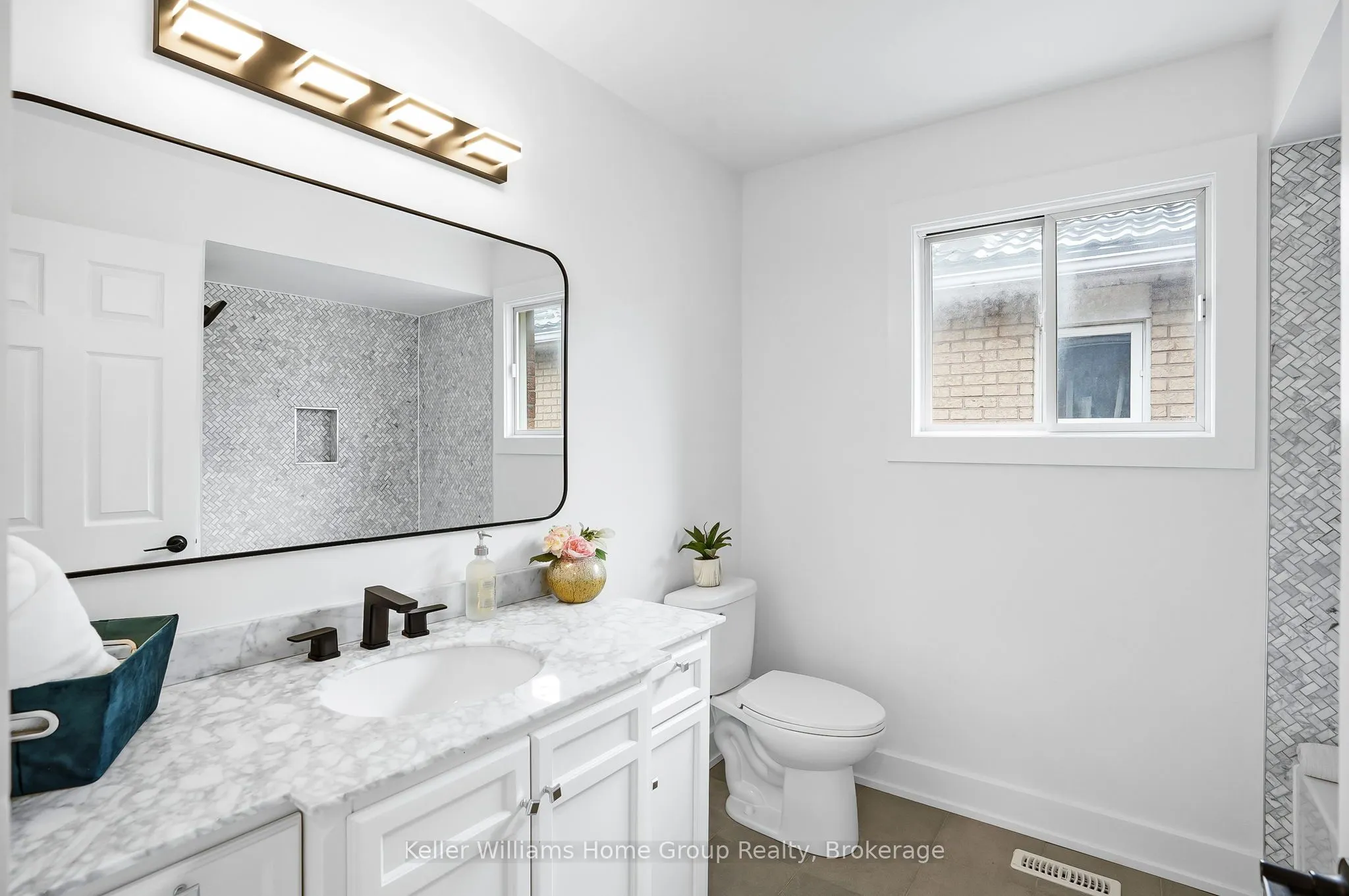 1105 Ewing Crescent