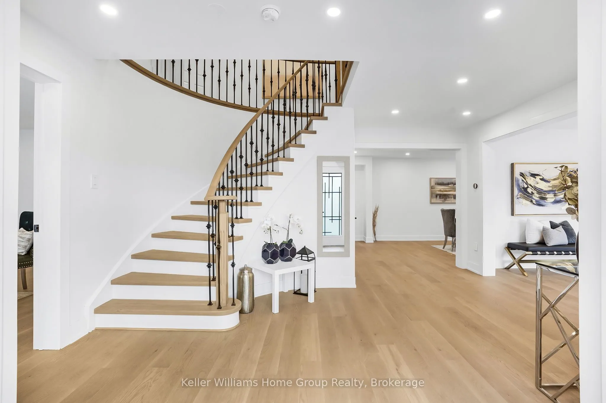 1105 Ewing Crescent