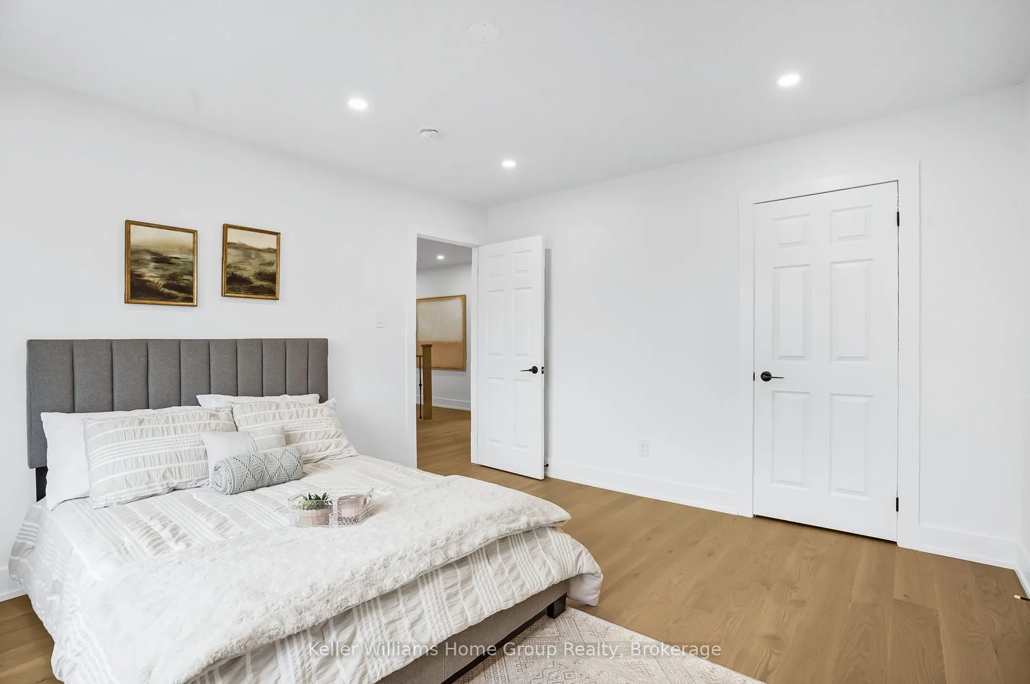 1105 Ewing Crescent