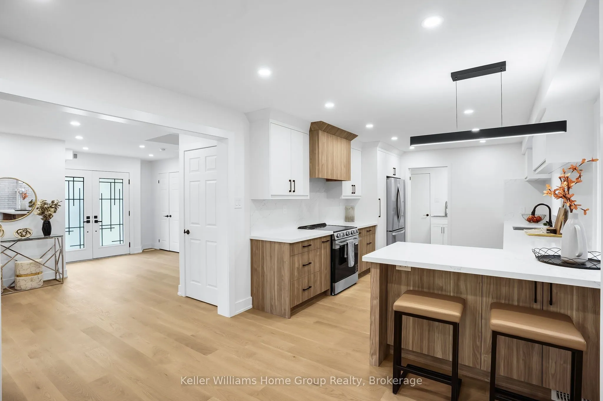 1105 Ewing Crescent