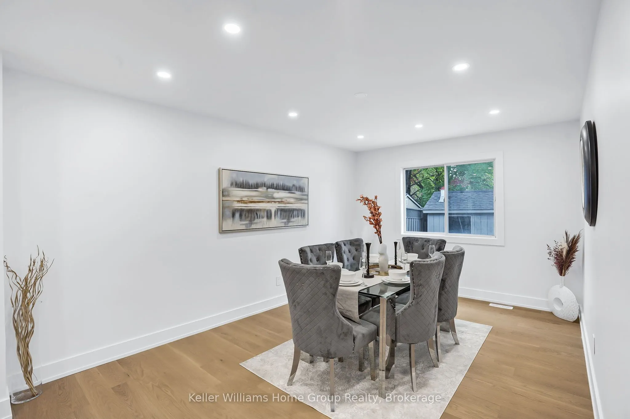 1105 Ewing Crescent