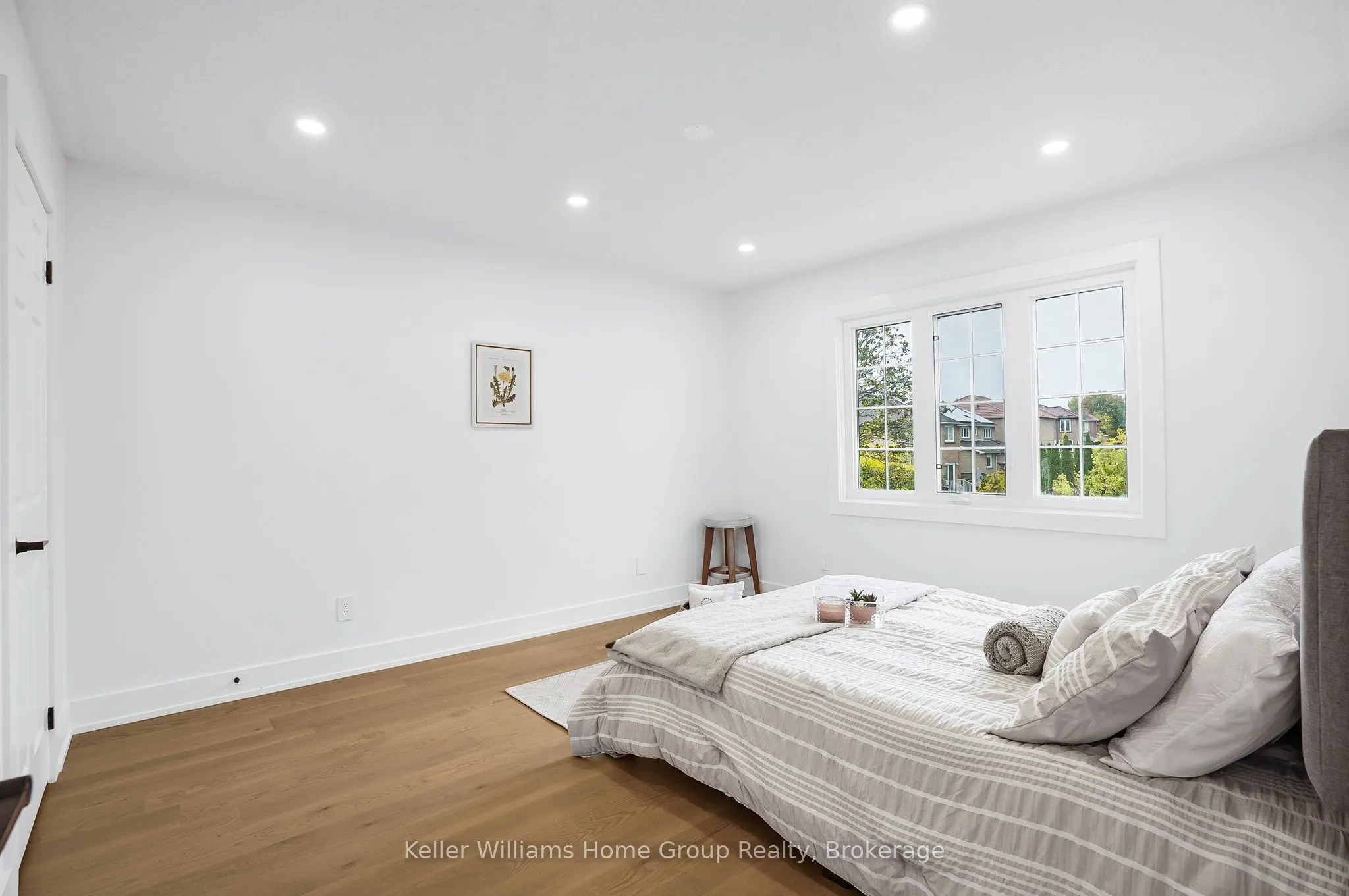 1105 Ewing Crescent