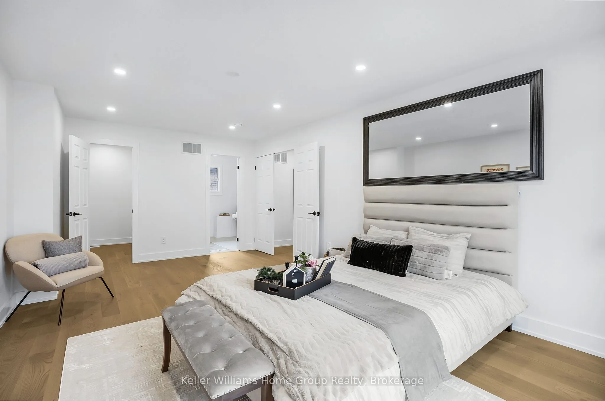 1105 Ewing Crescent