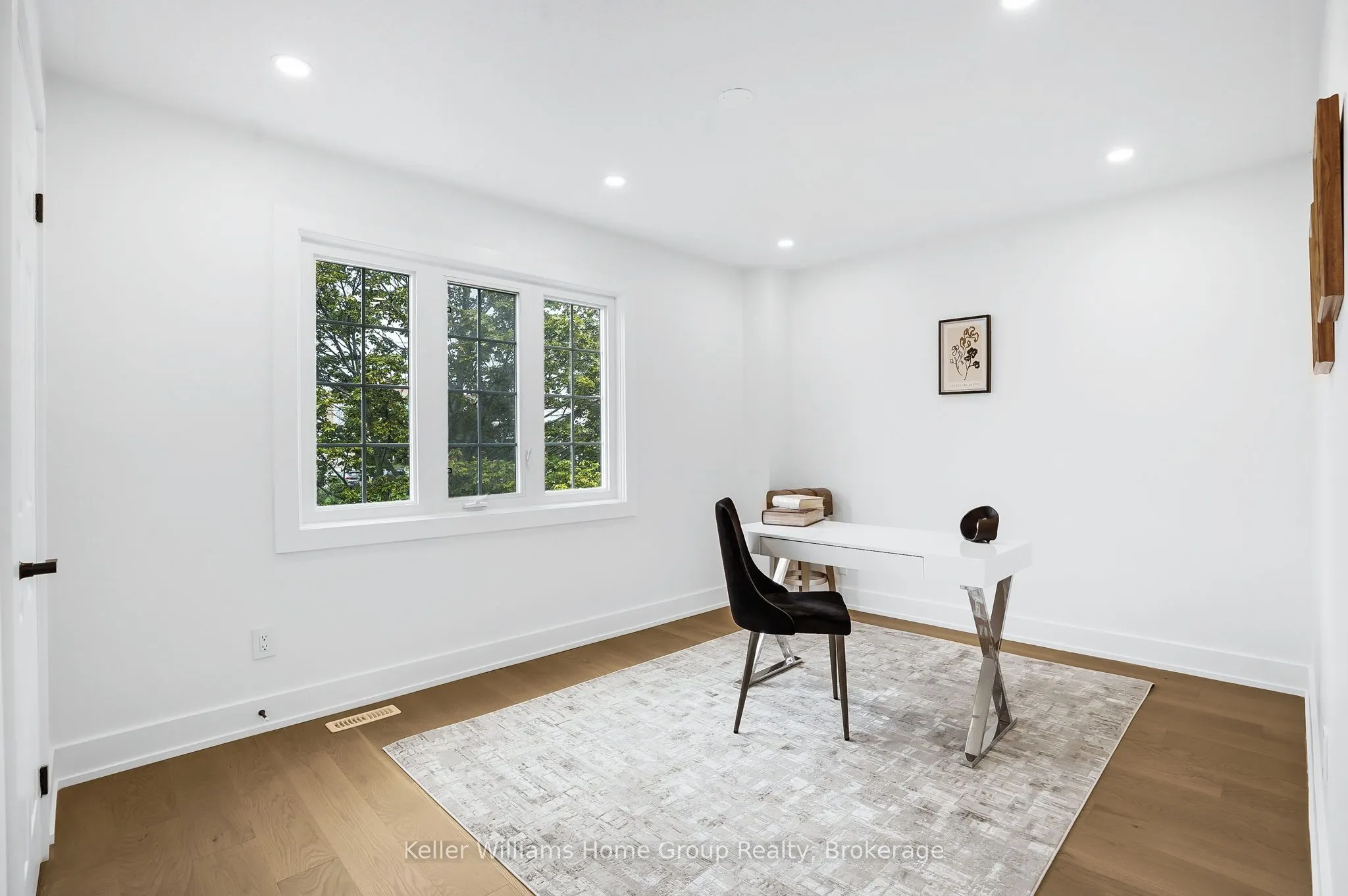 1105 Ewing Crescent