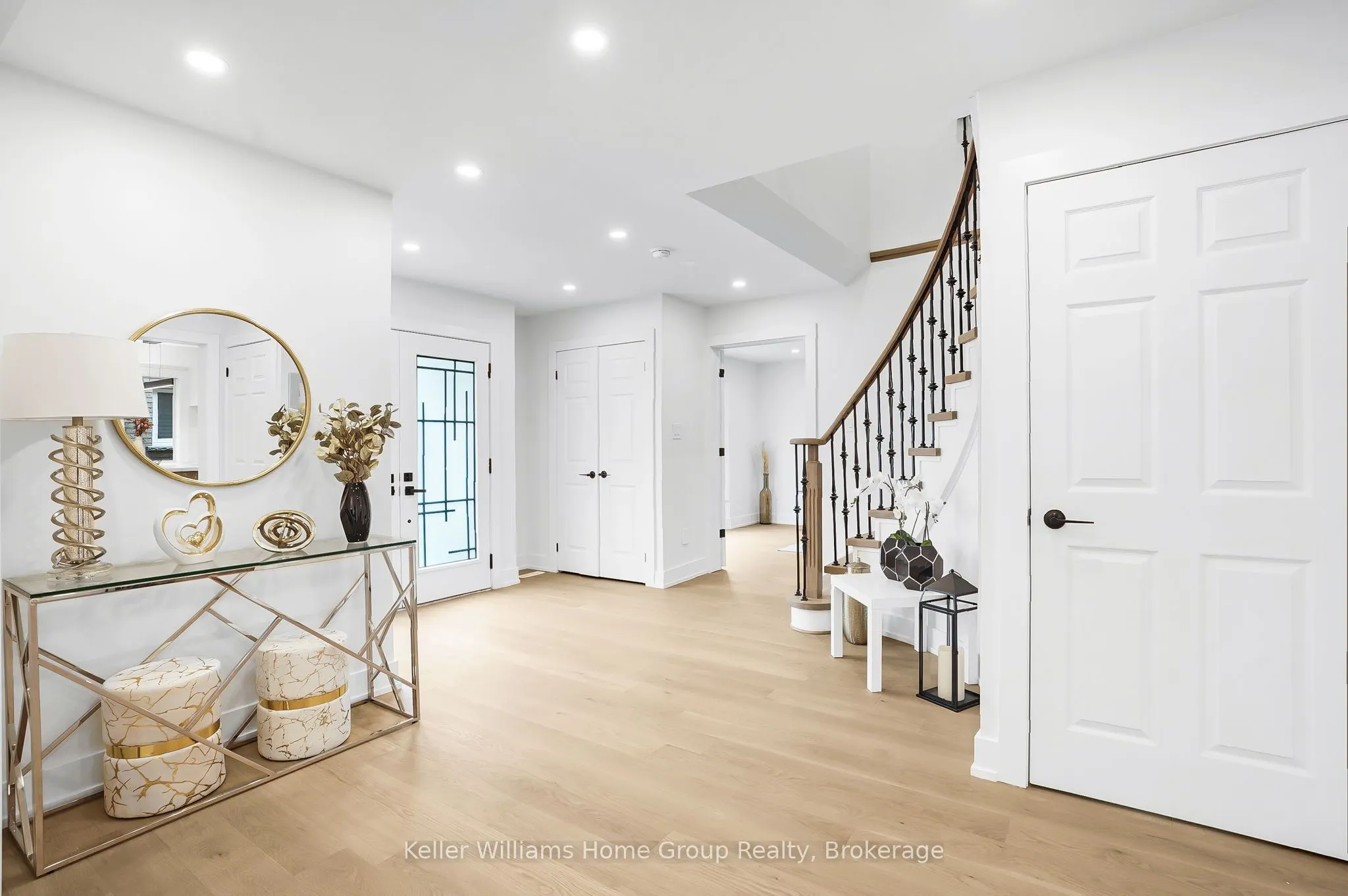 1105 Ewing Crescent