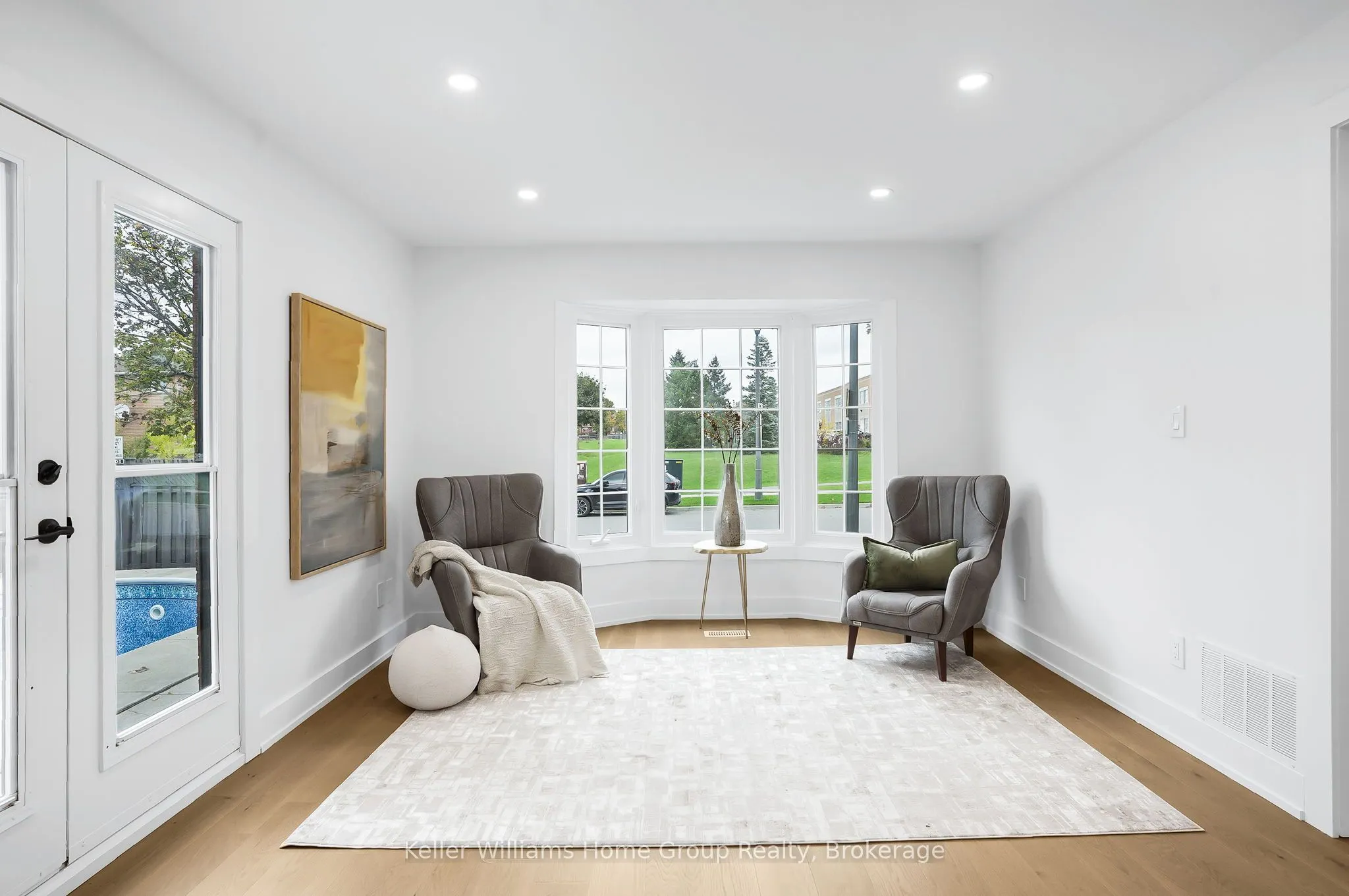 1105 Ewing Crescent