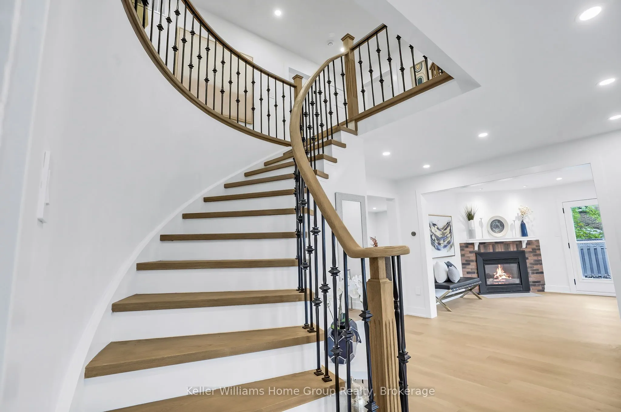 1105 Ewing Crescent