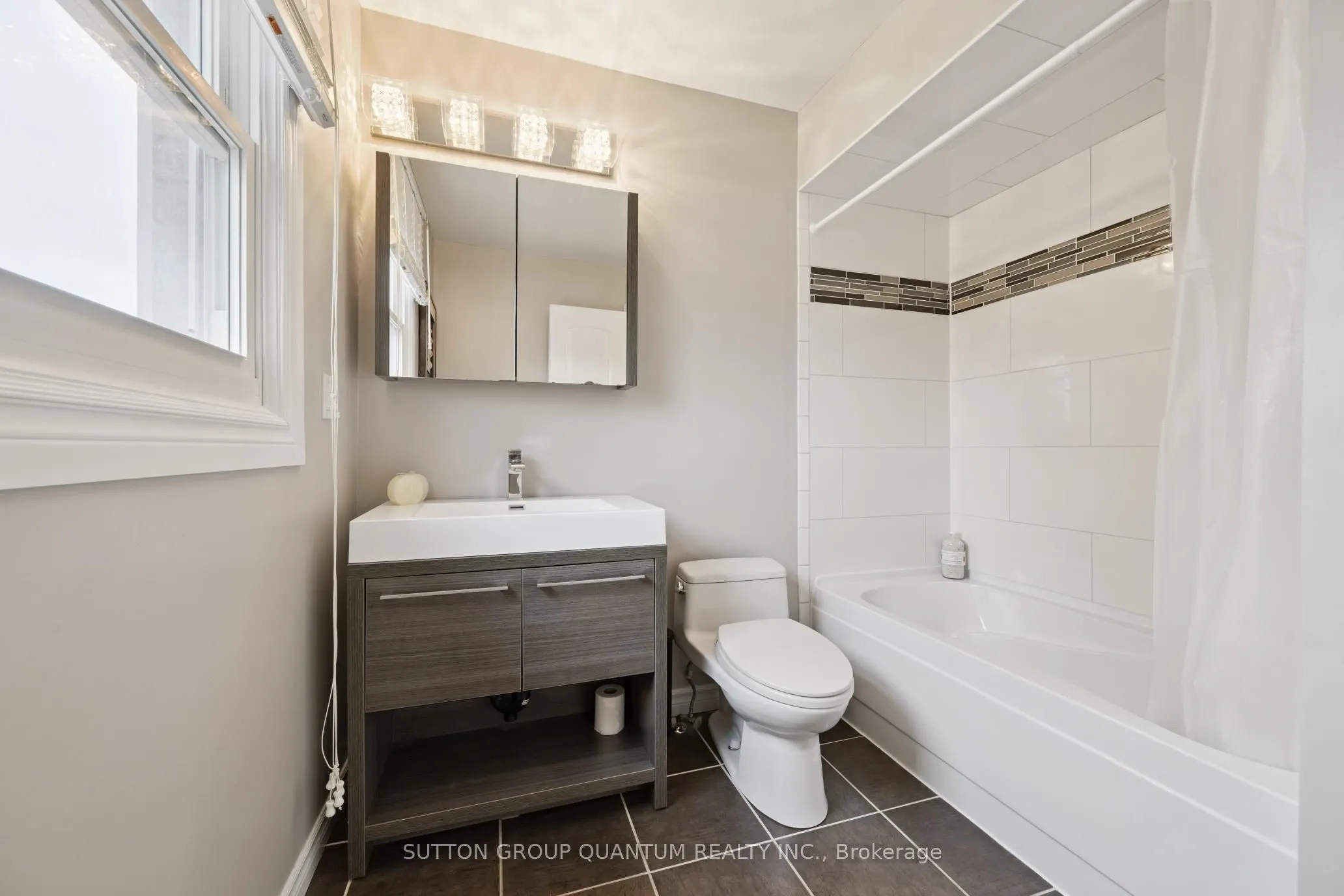 467 Petawawa Crescent