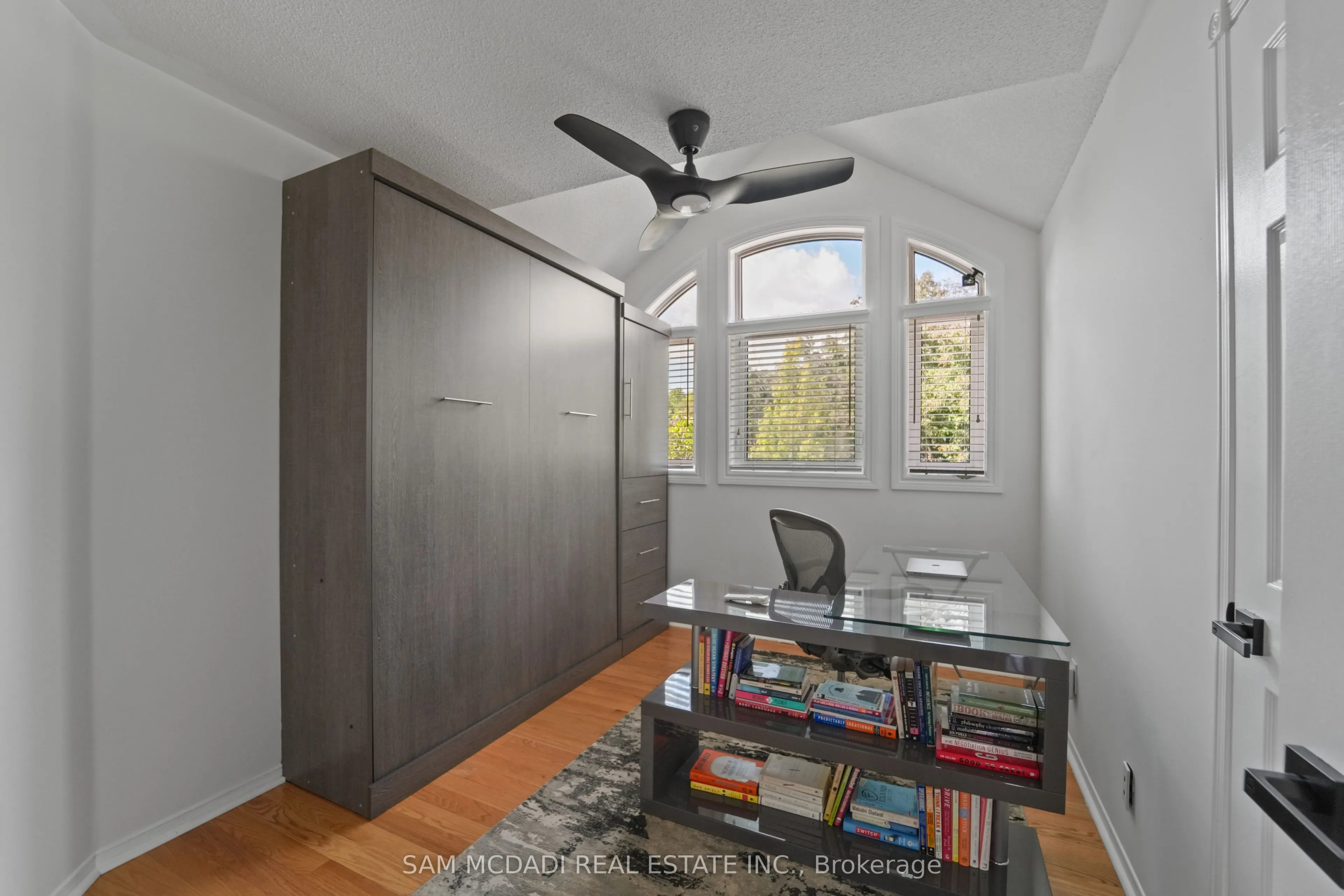 385 Turnberry Crescent