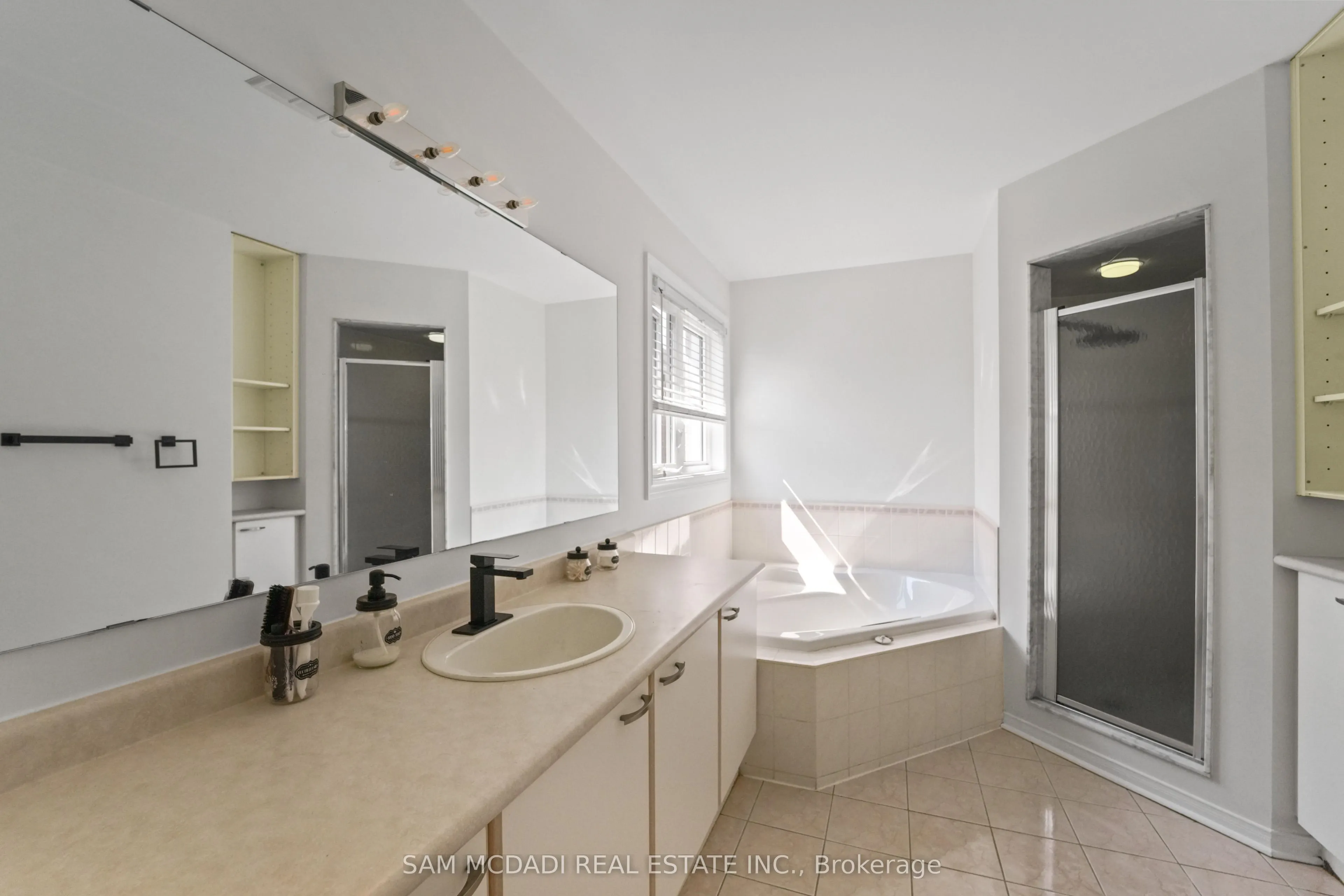 385 Turnberry Crescent