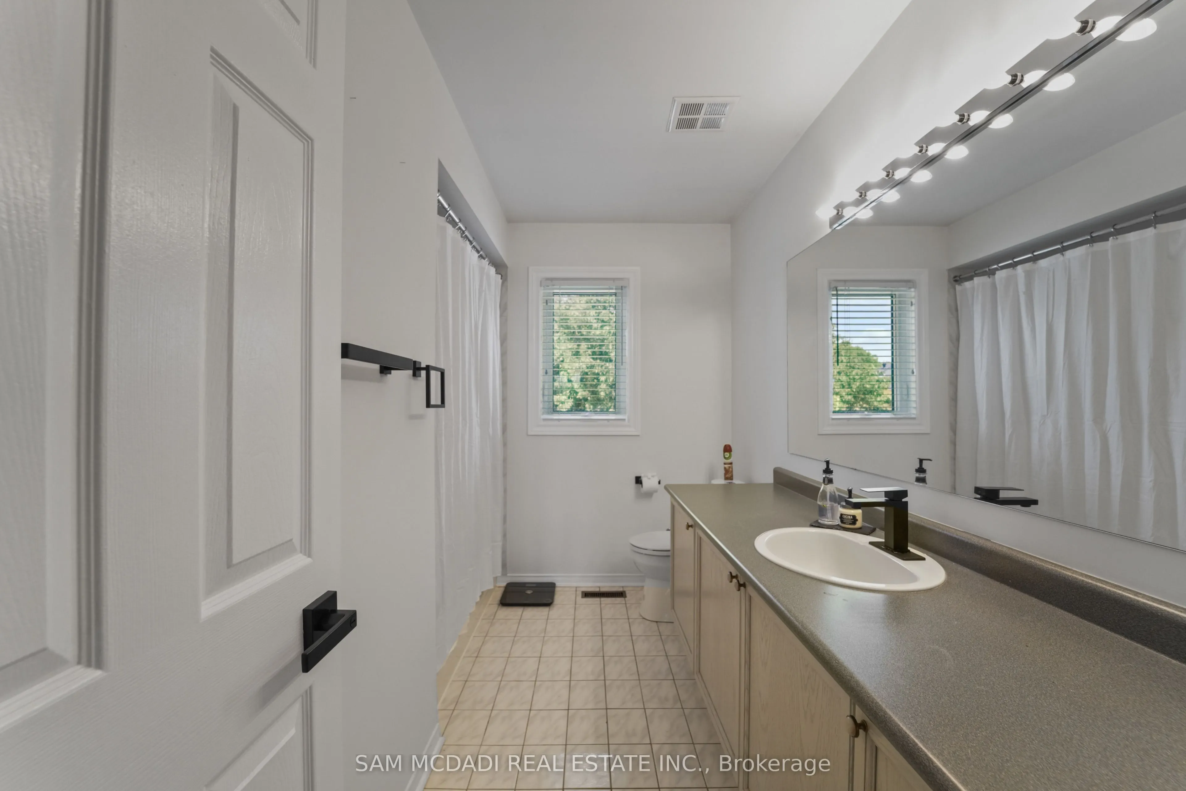 385 Turnberry Crescent