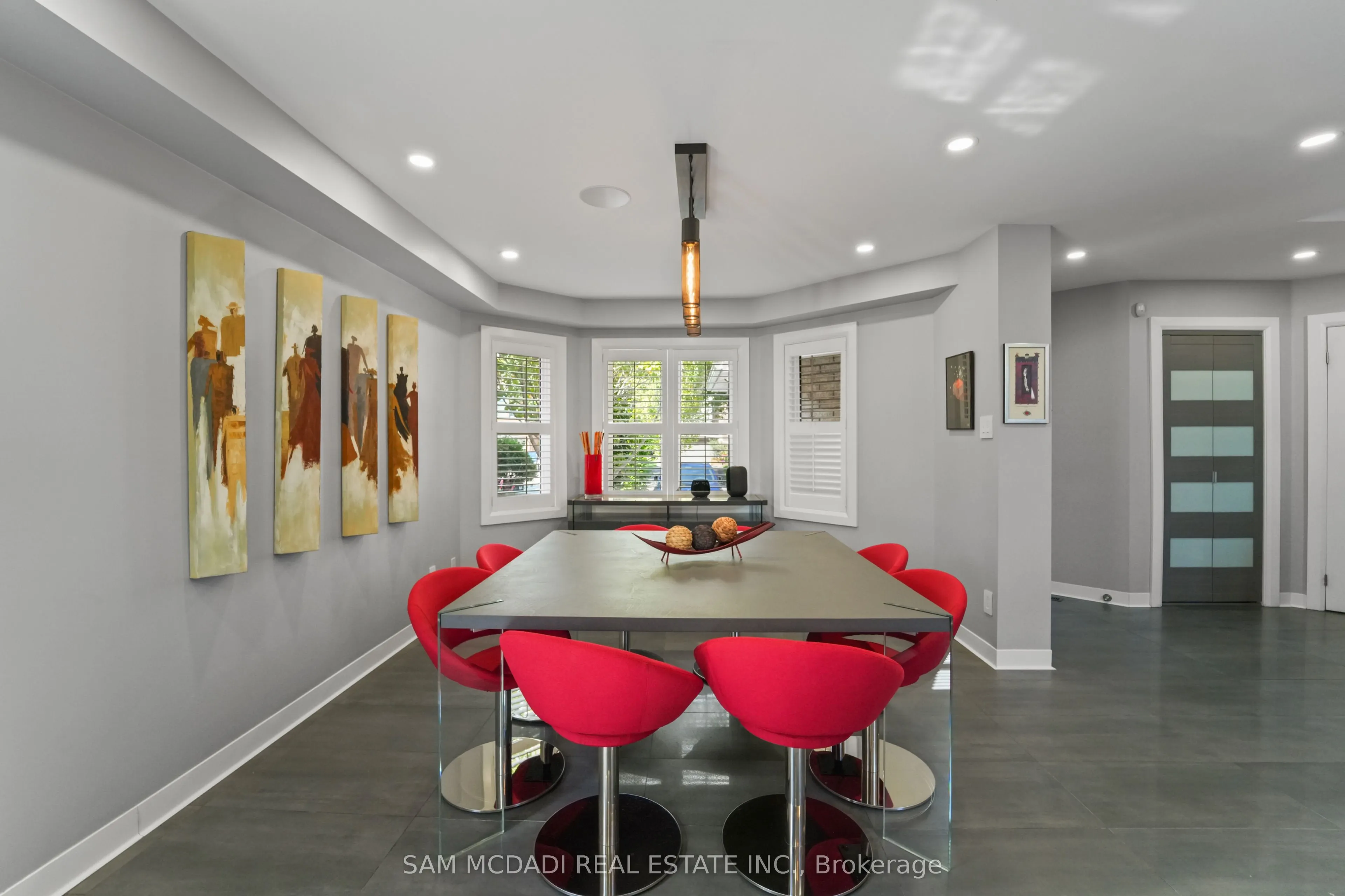 385 Turnberry Crescent