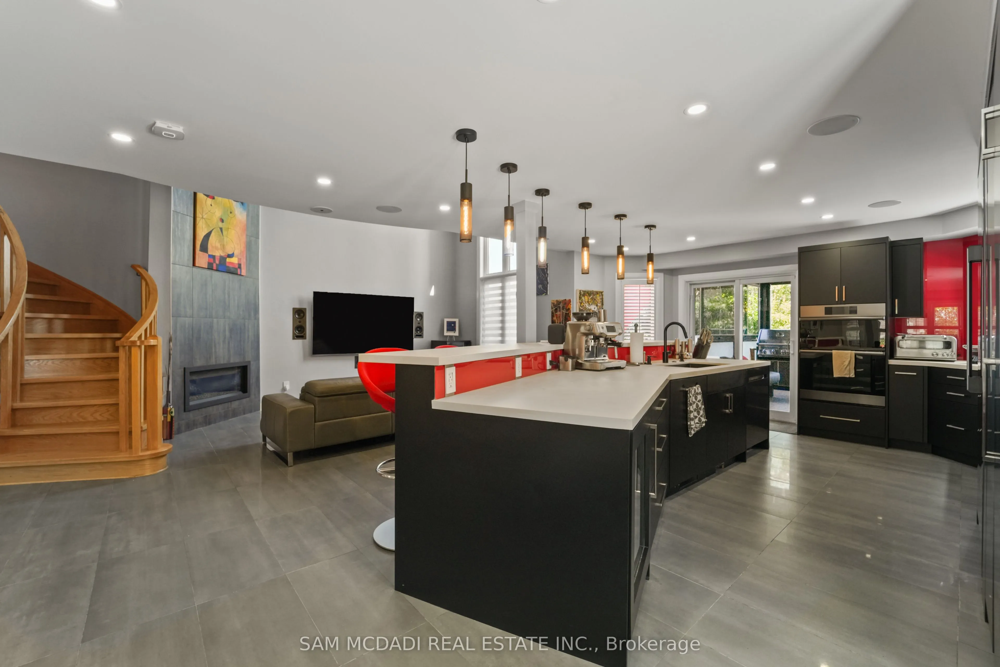 385 Turnberry Crescent