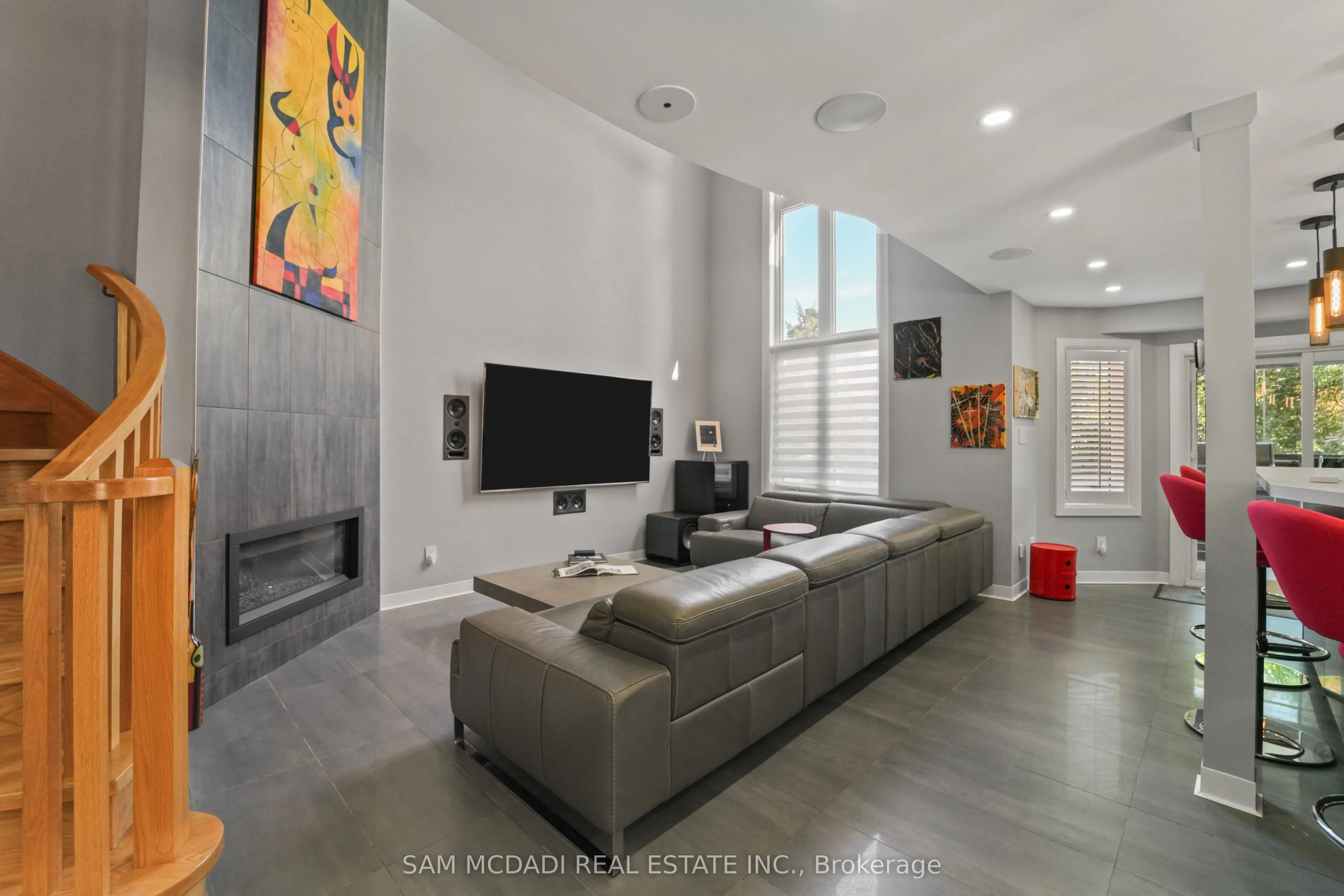 385 Turnberry Crescent