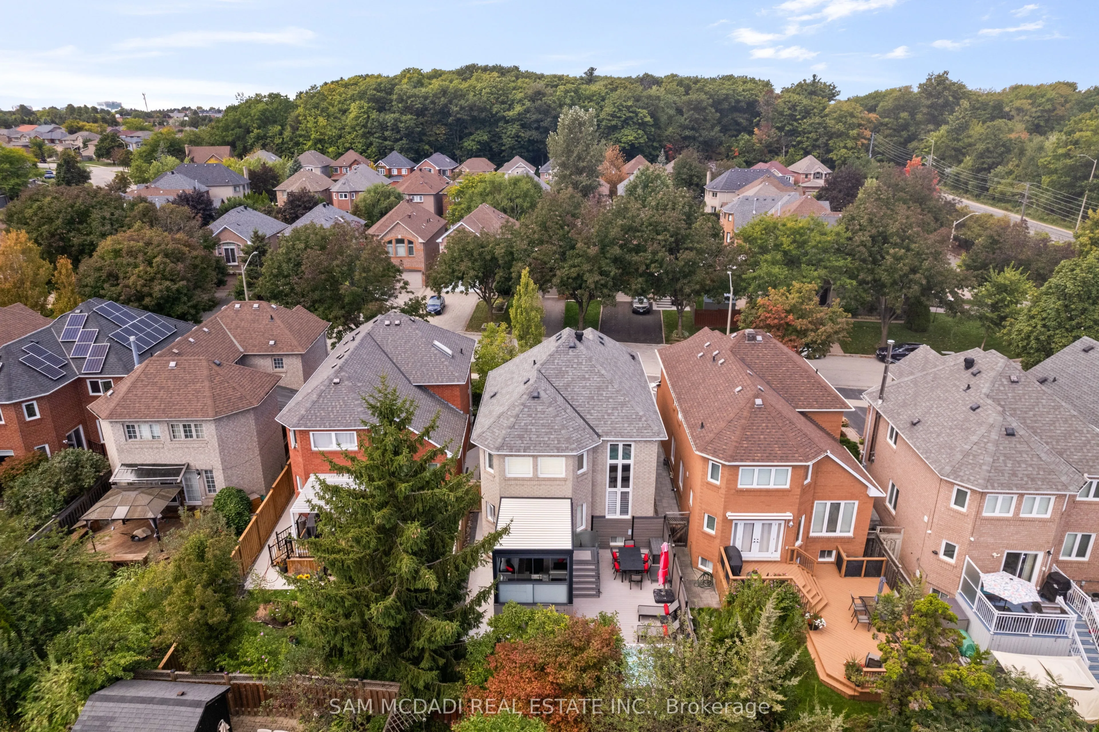 385 Turnberry Crescent