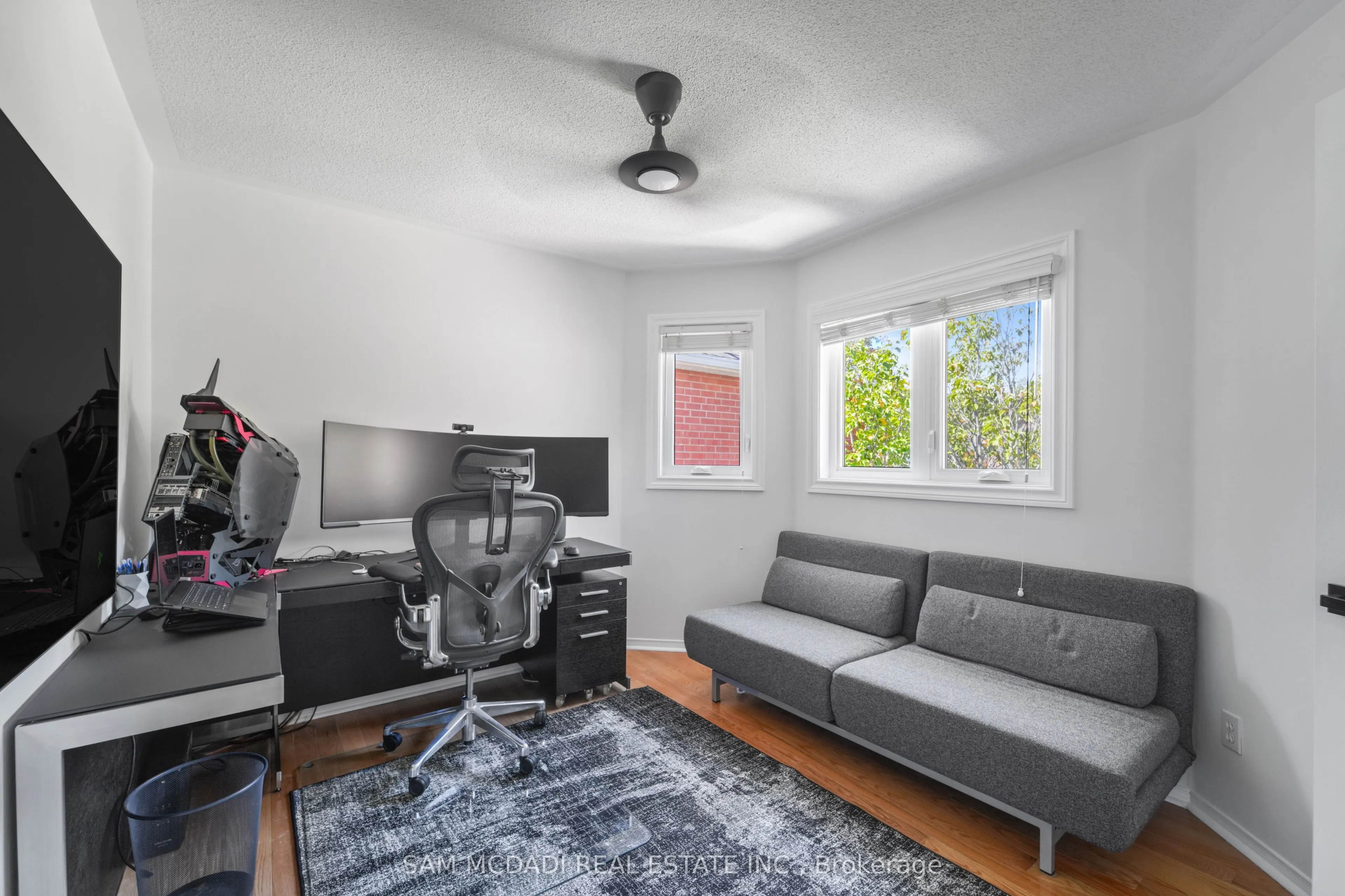 385 Turnberry Crescent