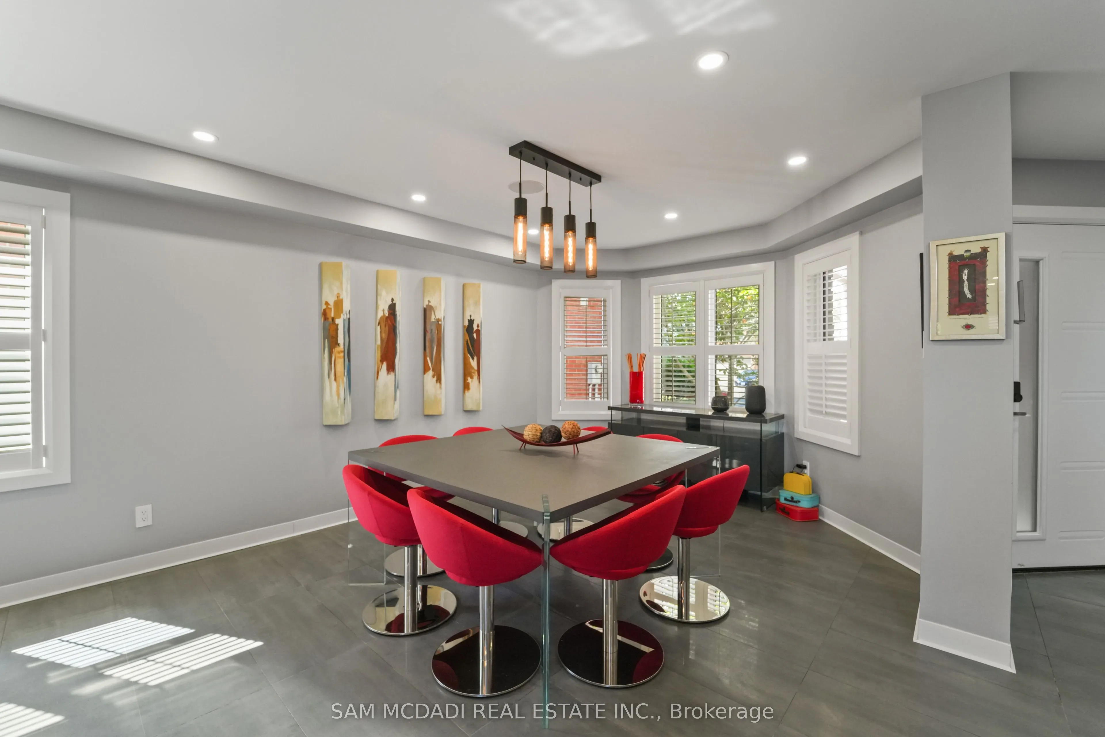 385 Turnberry Crescent