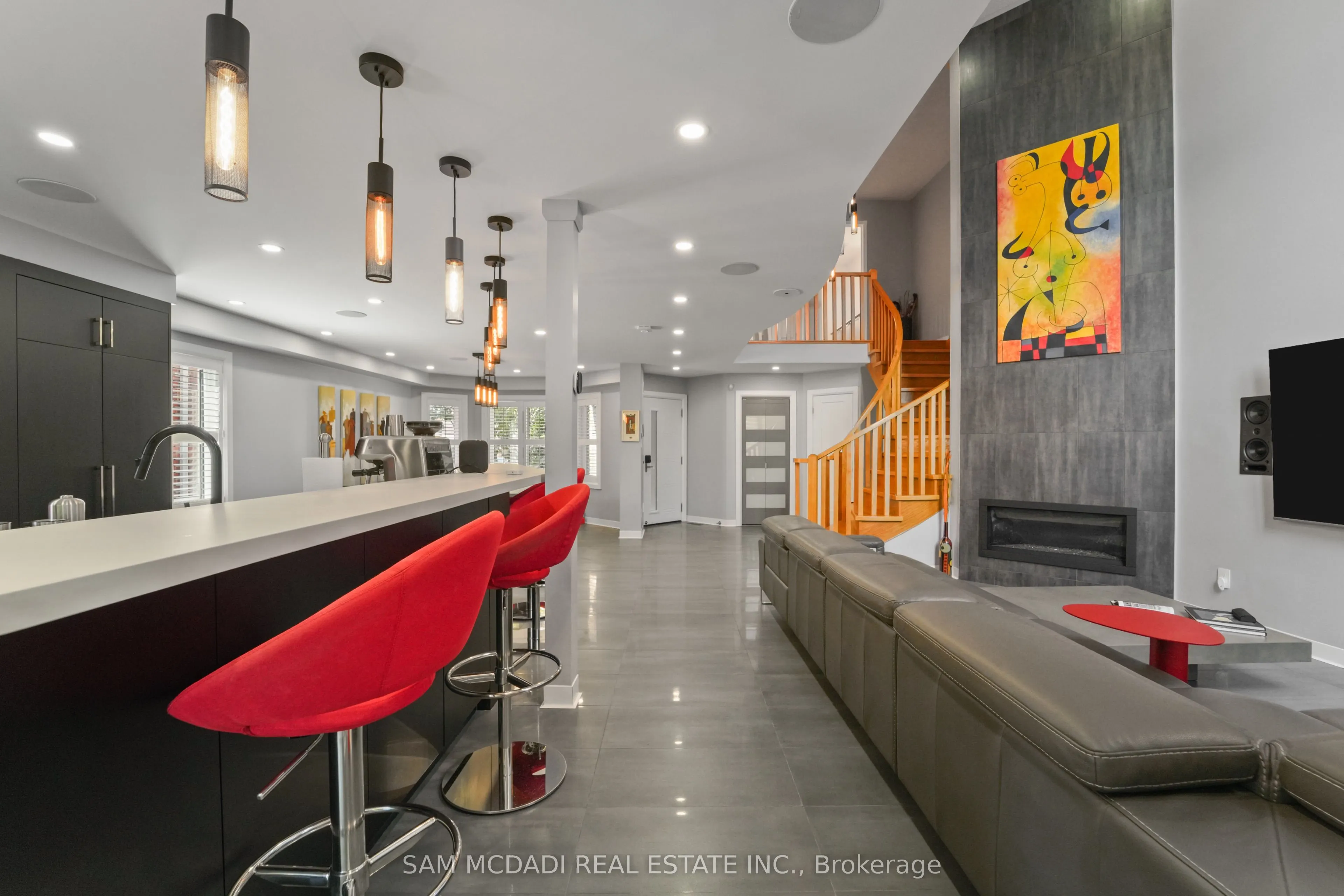 385 Turnberry Crescent