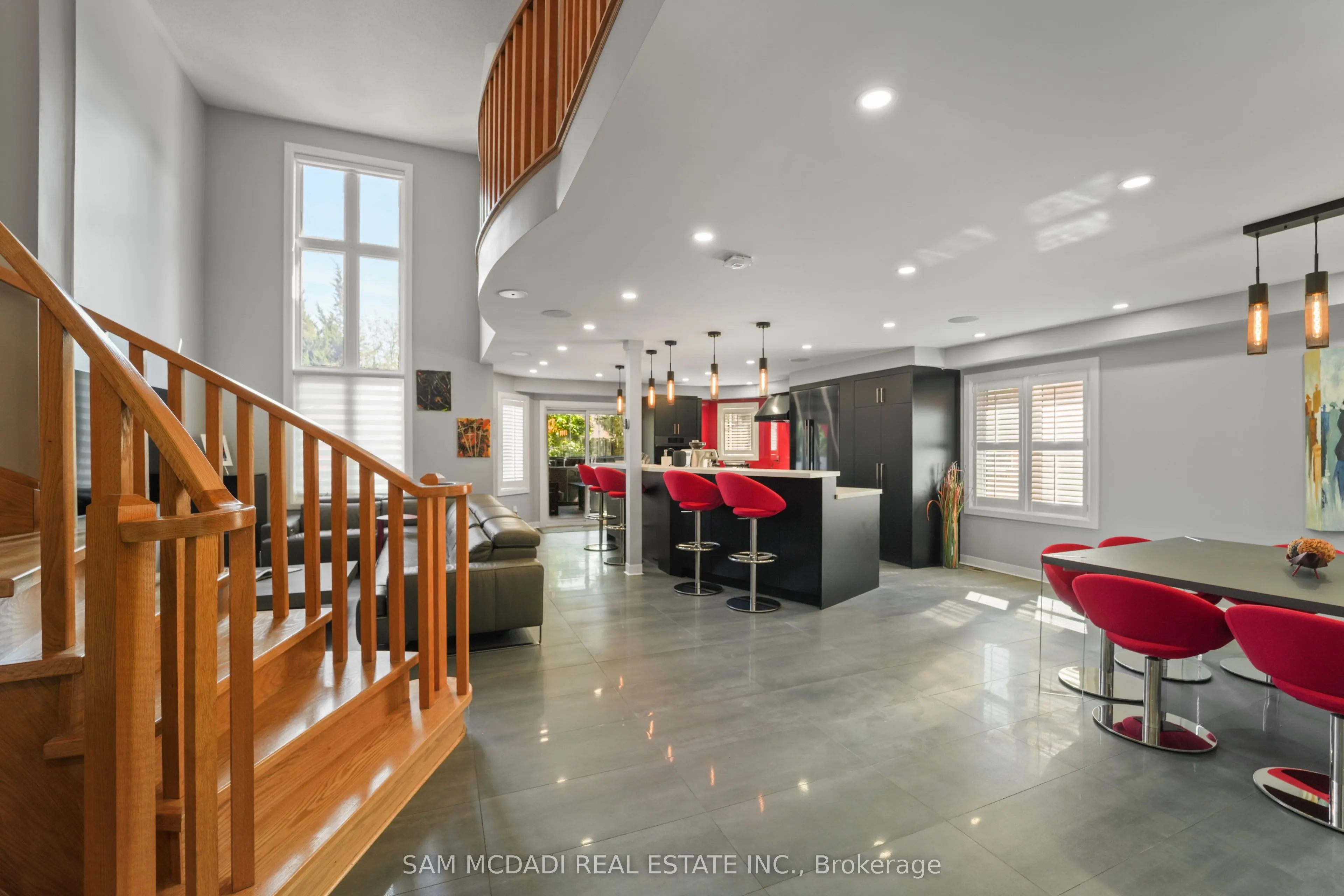 385 Turnberry Crescent