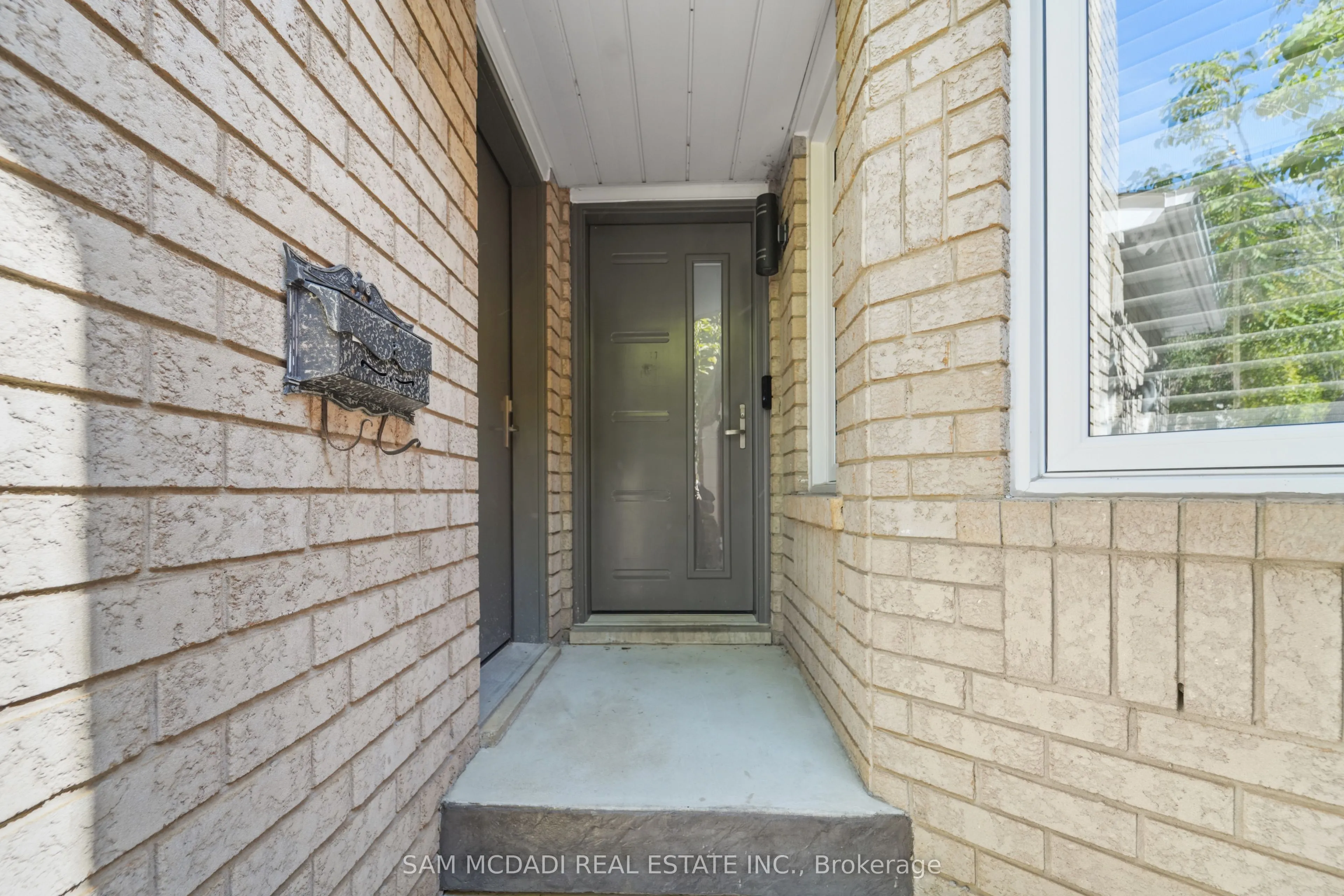 385 Turnberry Crescent