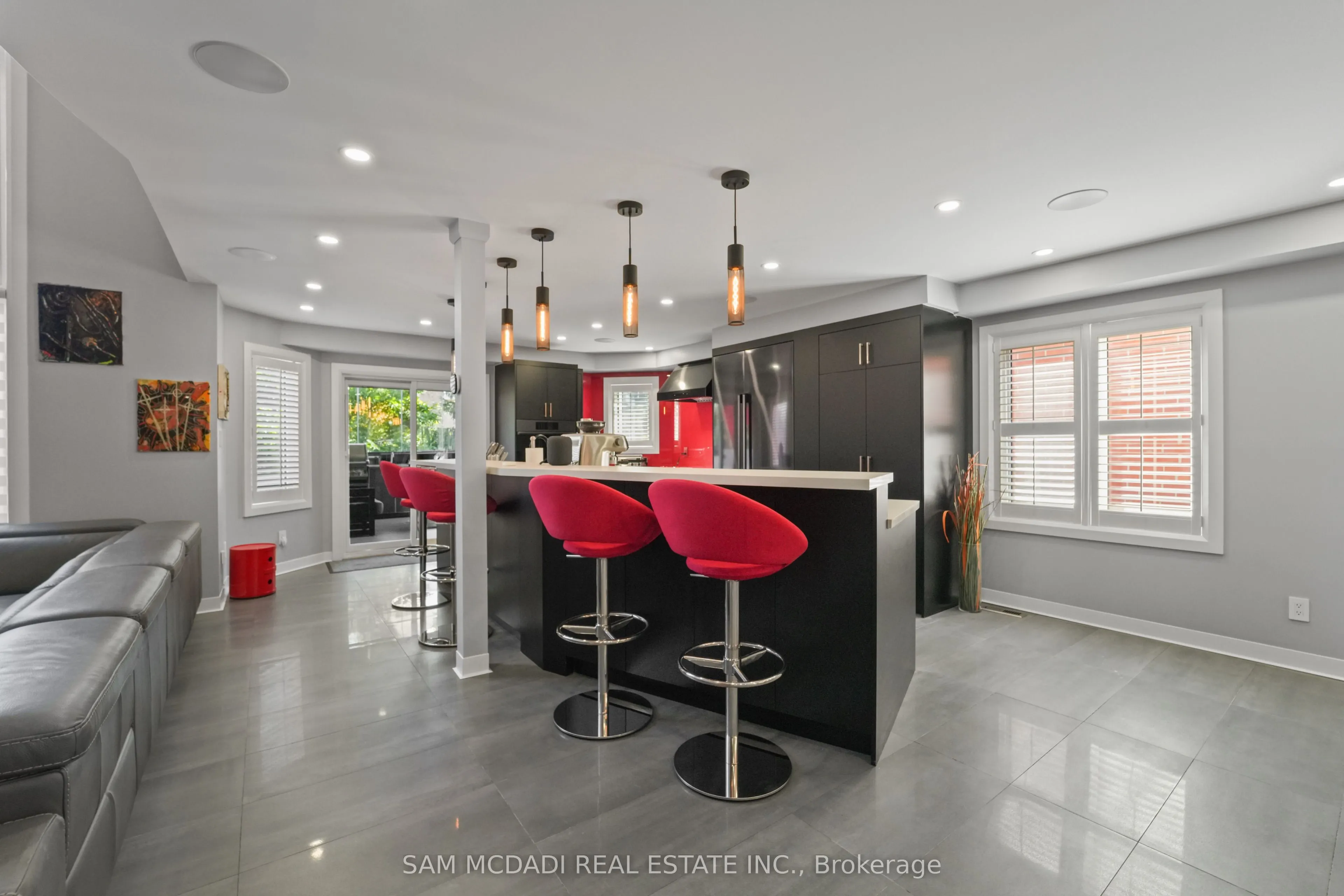 385 Turnberry Crescent