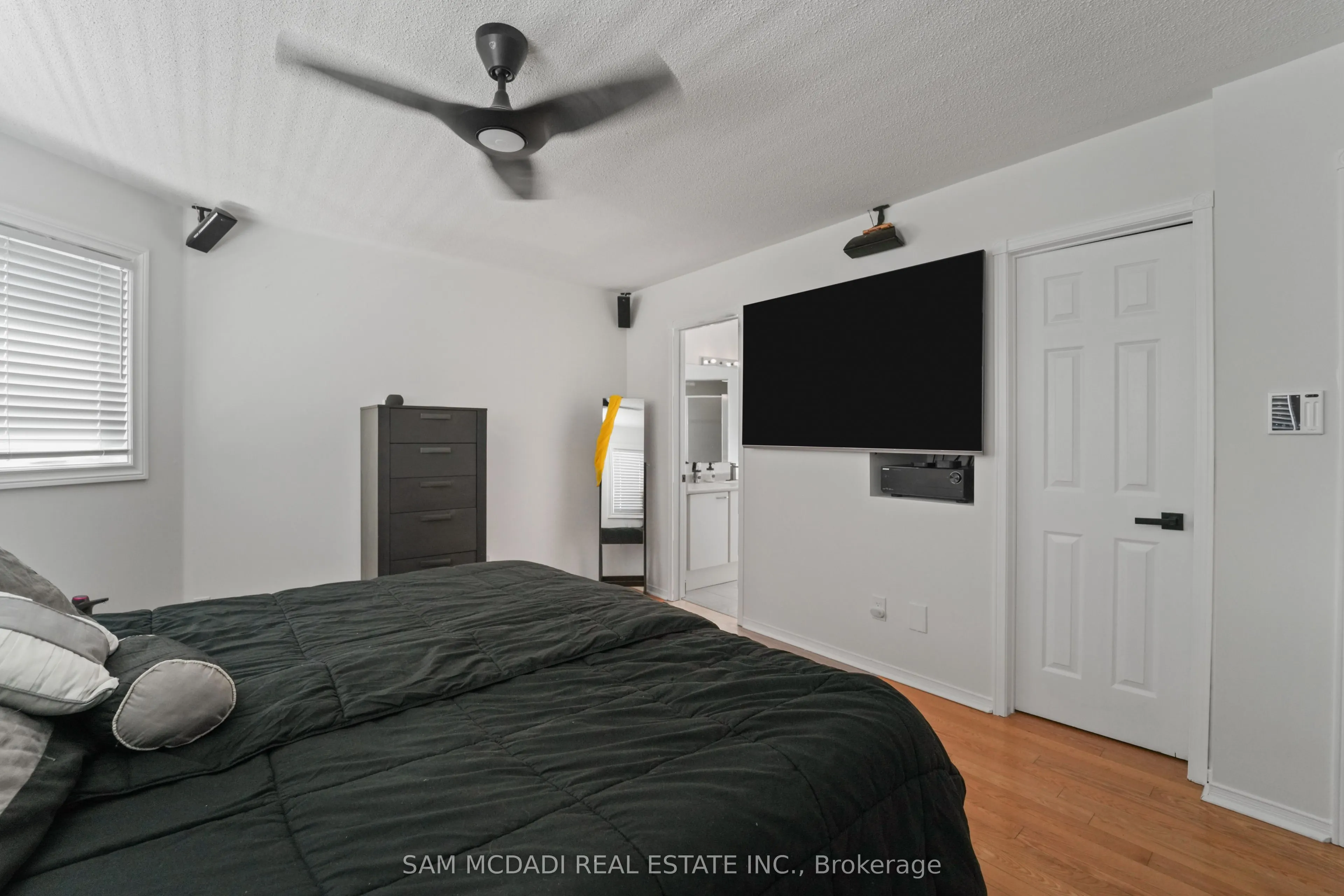 385 Turnberry Crescent