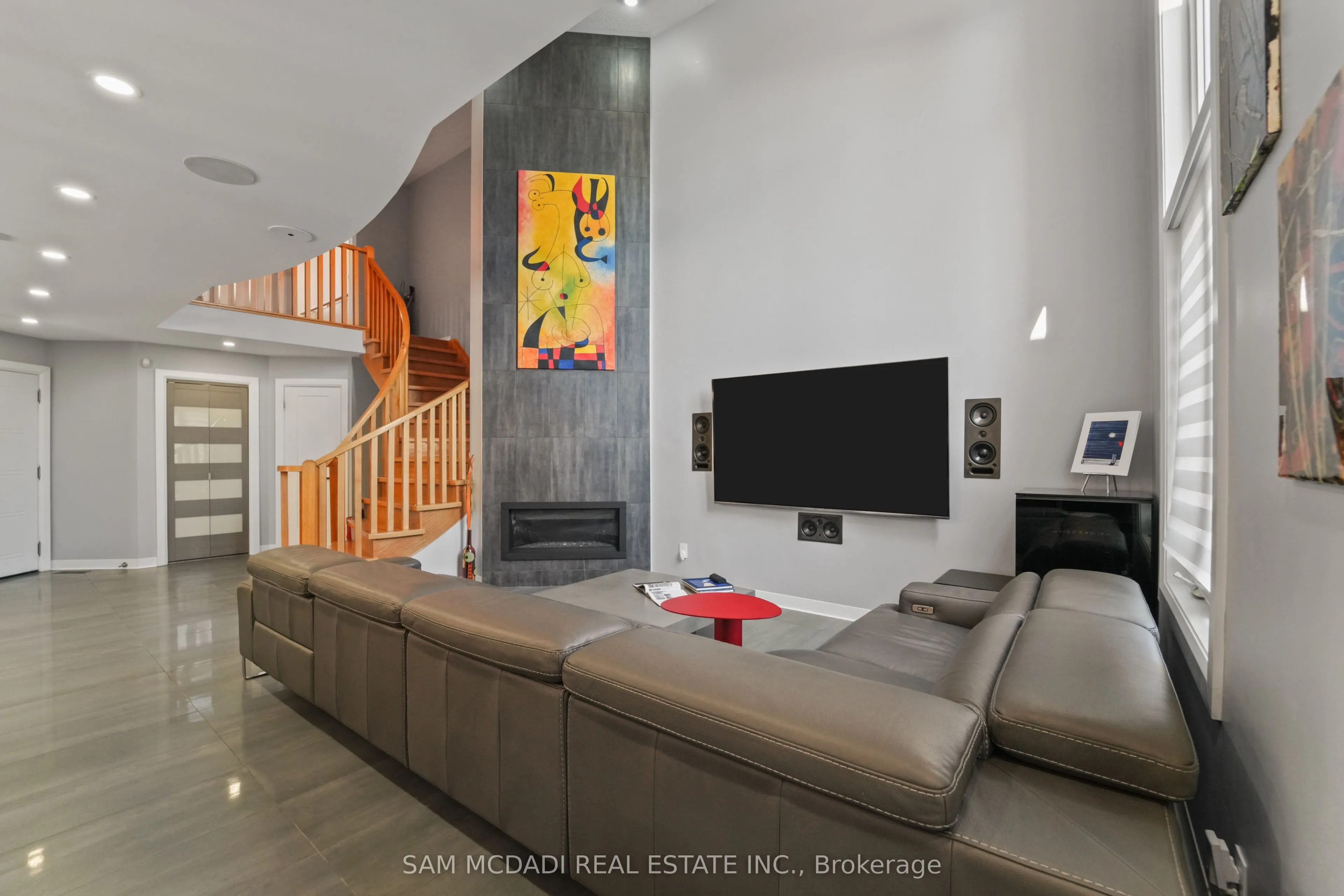 385 Turnberry Crescent