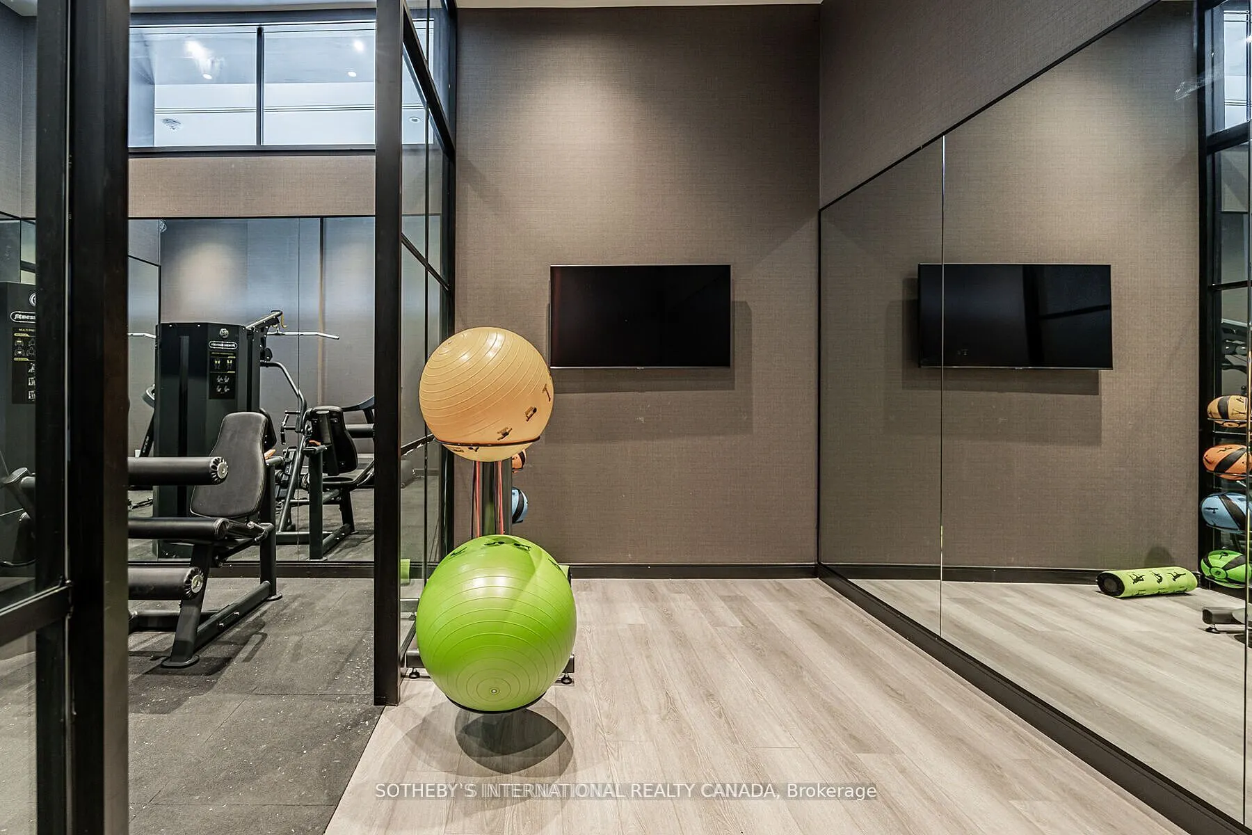 3005 PINE GLEN Road S, #809