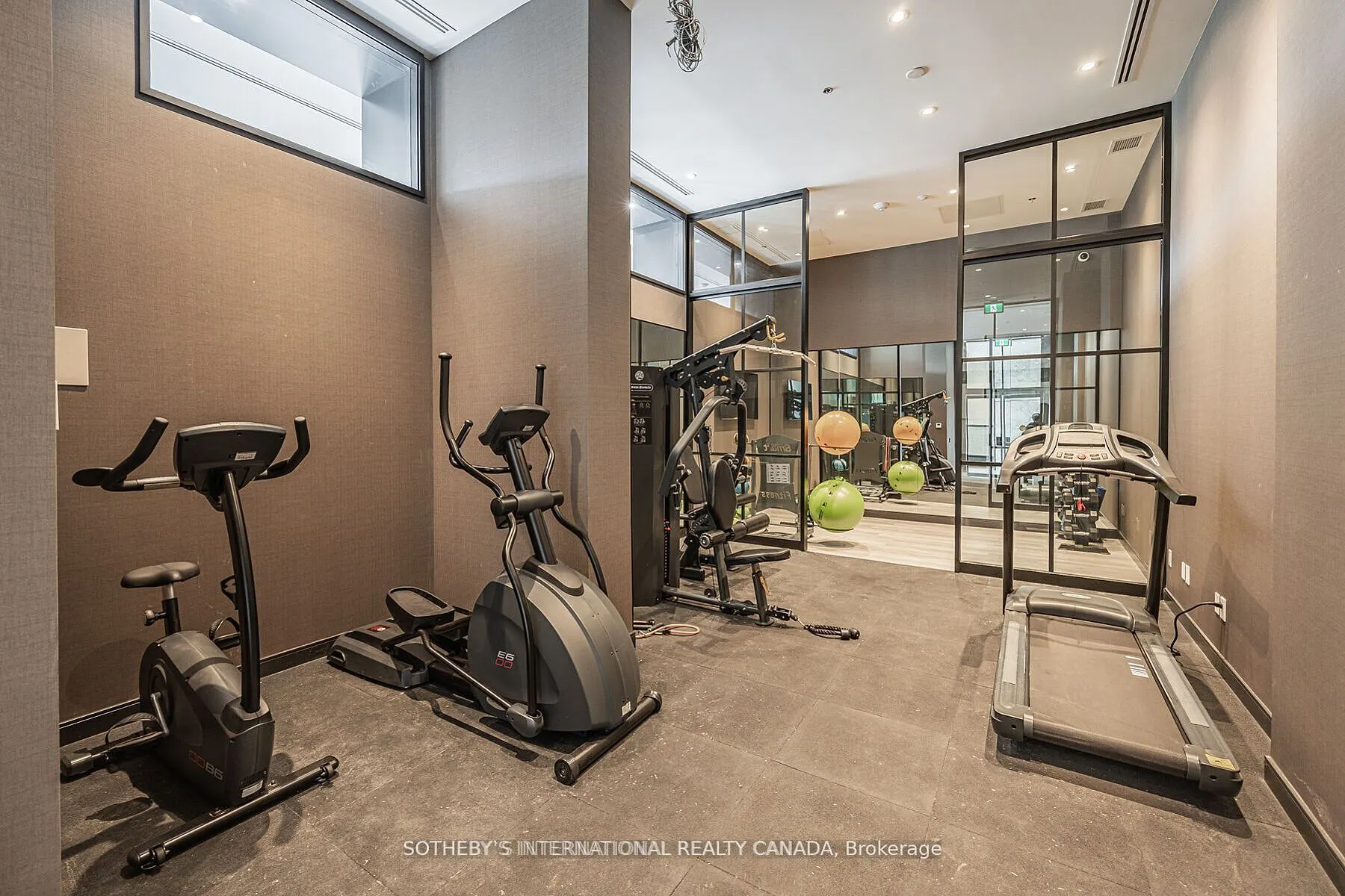 3005 PINE GLEN Road S, #809