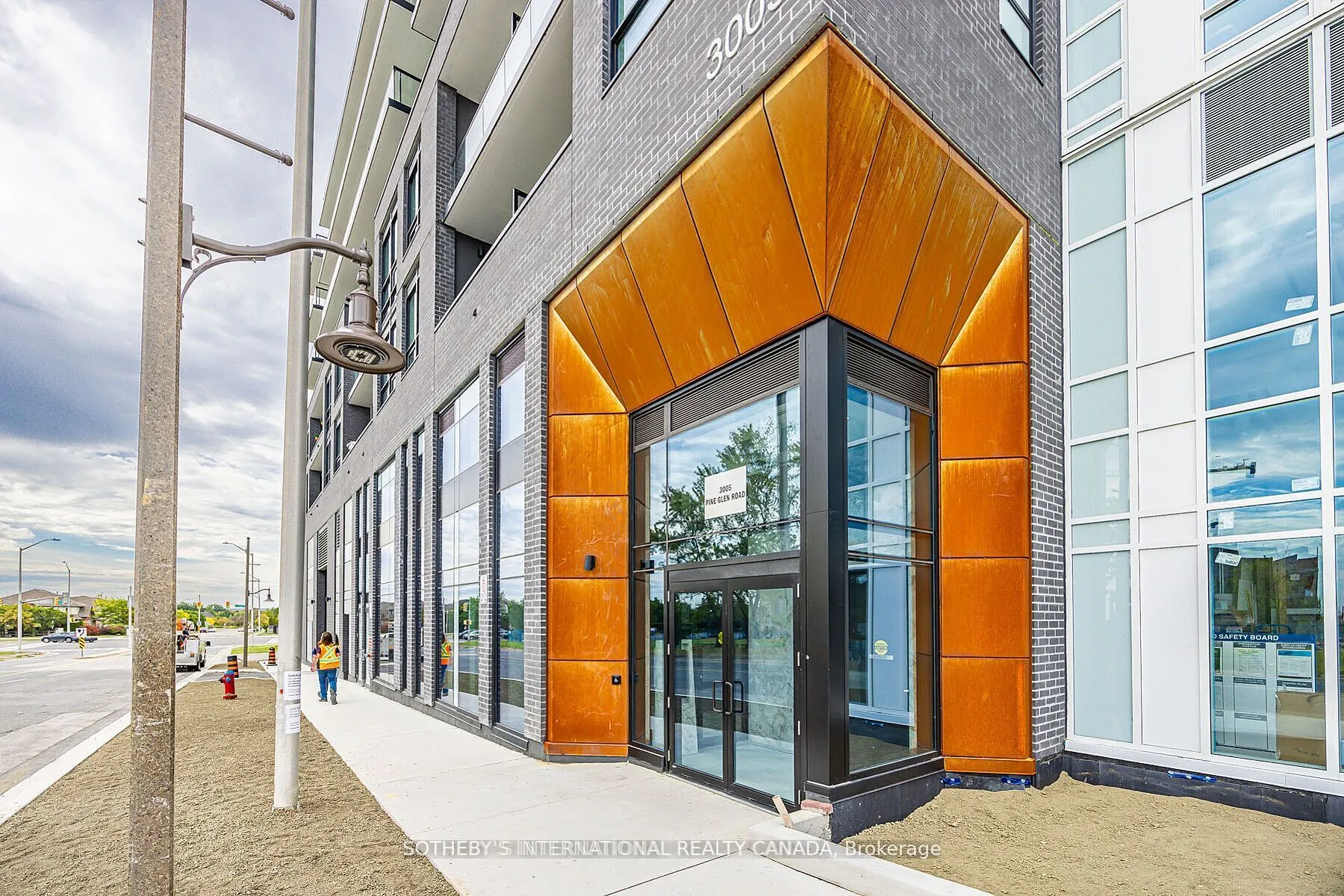 3005 PINE GLEN Road S, #809