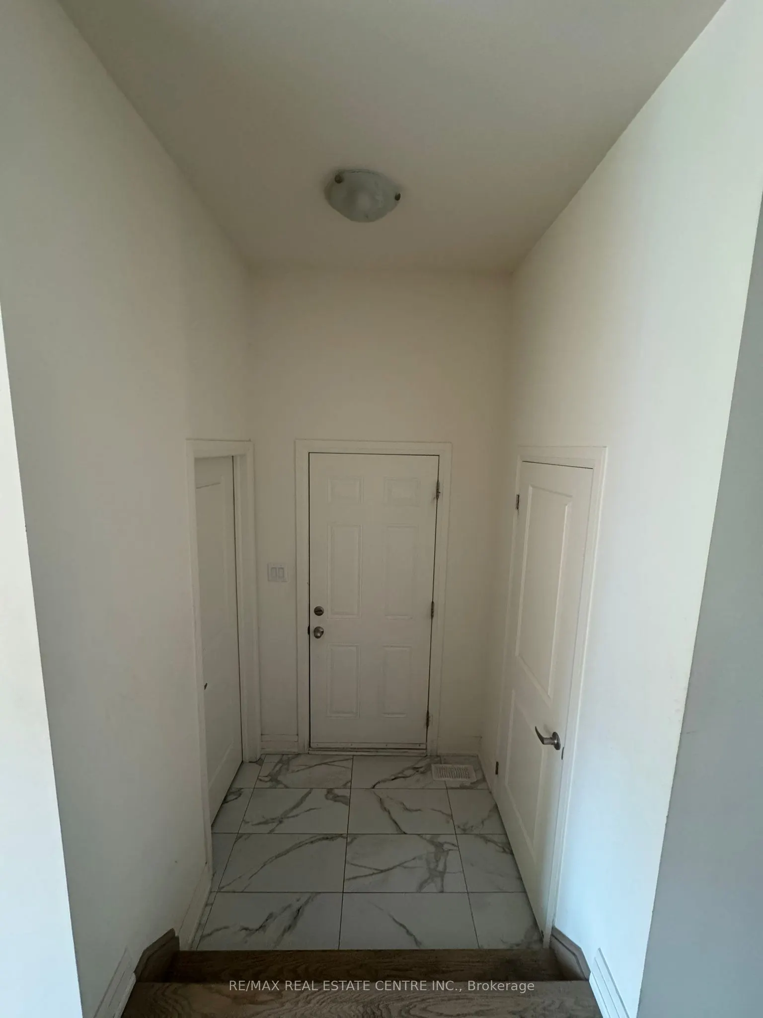 8 UNWIND Crescent, #(Upper Level)