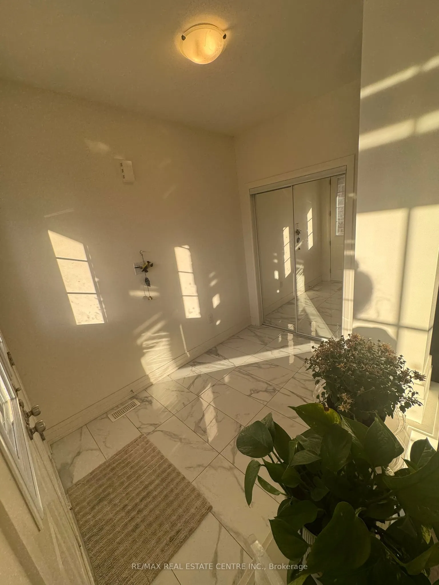 8 UNWIND Crescent, #(Upper Level)