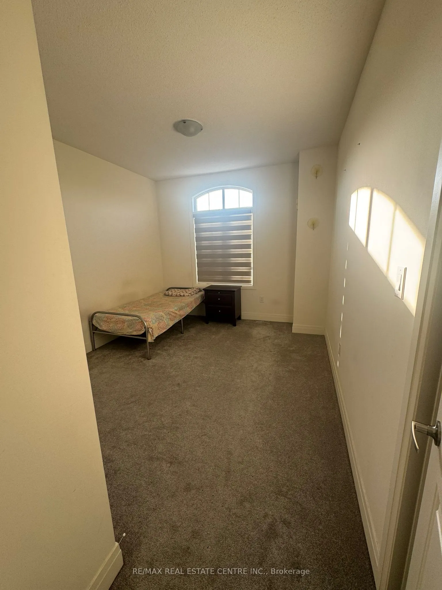 8 UNWIND Crescent, #(Upper Level)