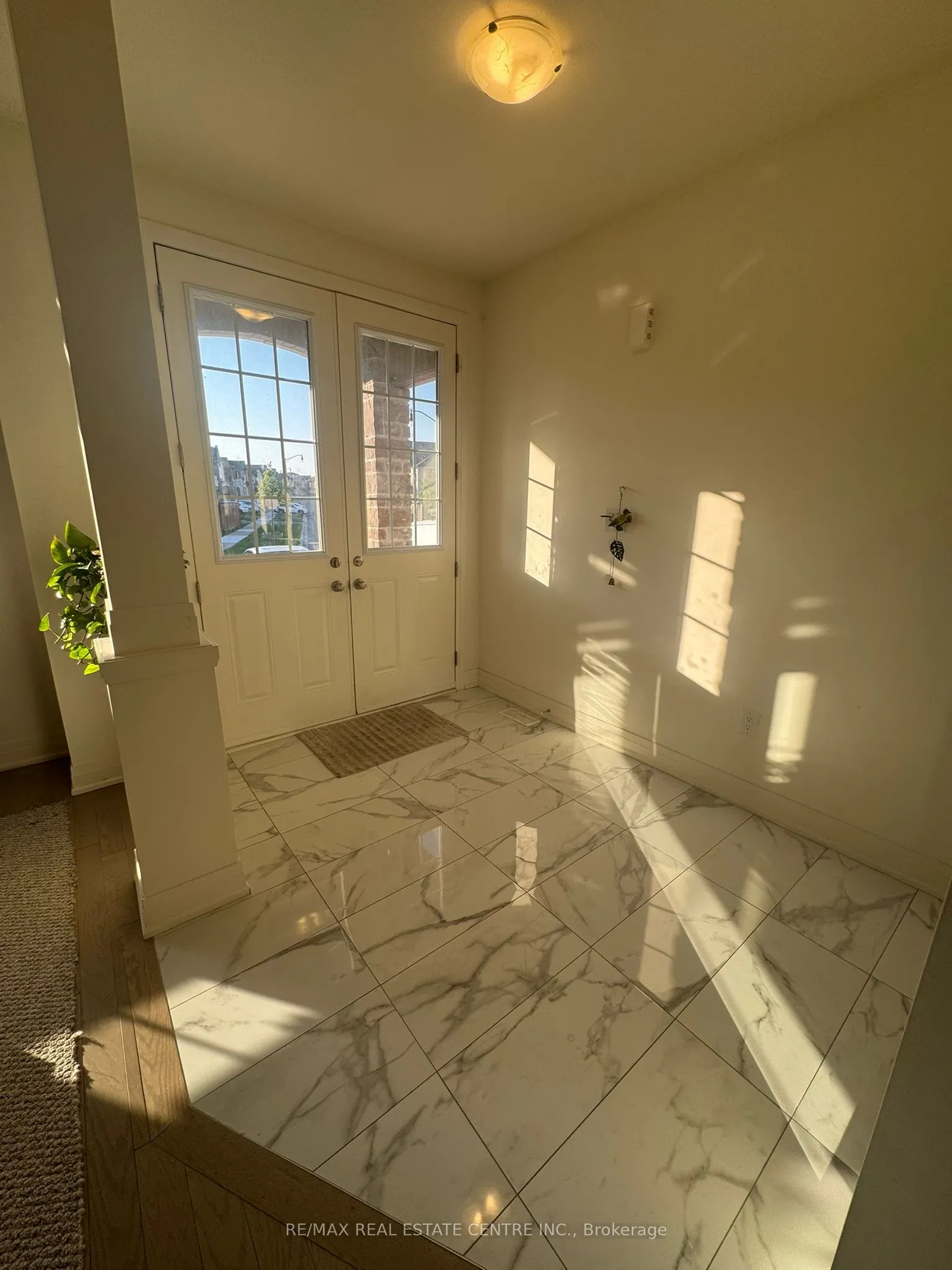 8 UNWIND Crescent, #(Upper Level)