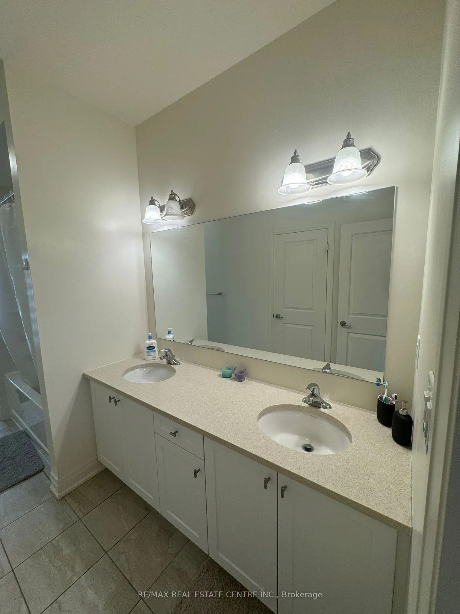 8 UNWIND Crescent, #(Upper Level)