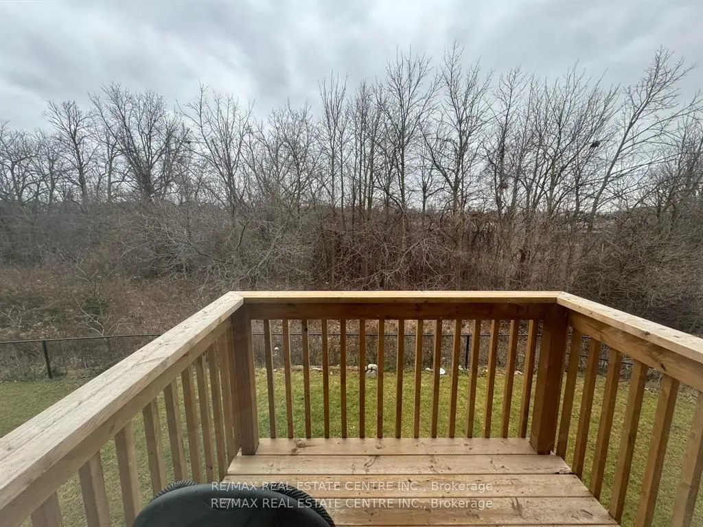 8 UNWIND Crescent, #(Upper Level)