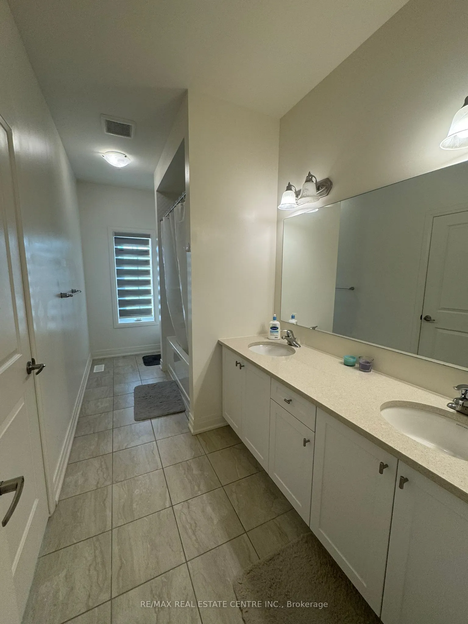 8 UNWIND Crescent, #(Upper Level)