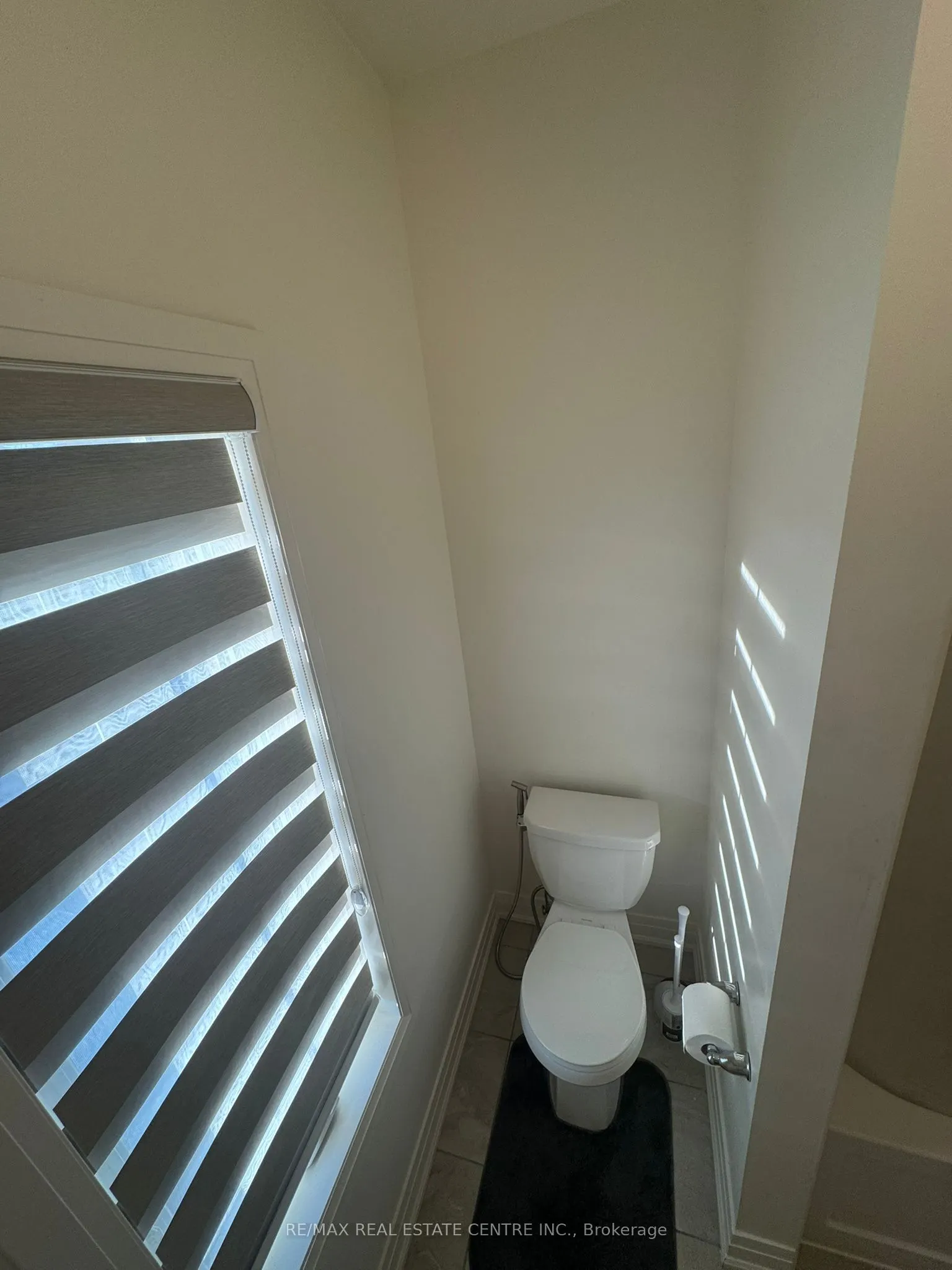 8 UNWIND Crescent, #(Upper Level)