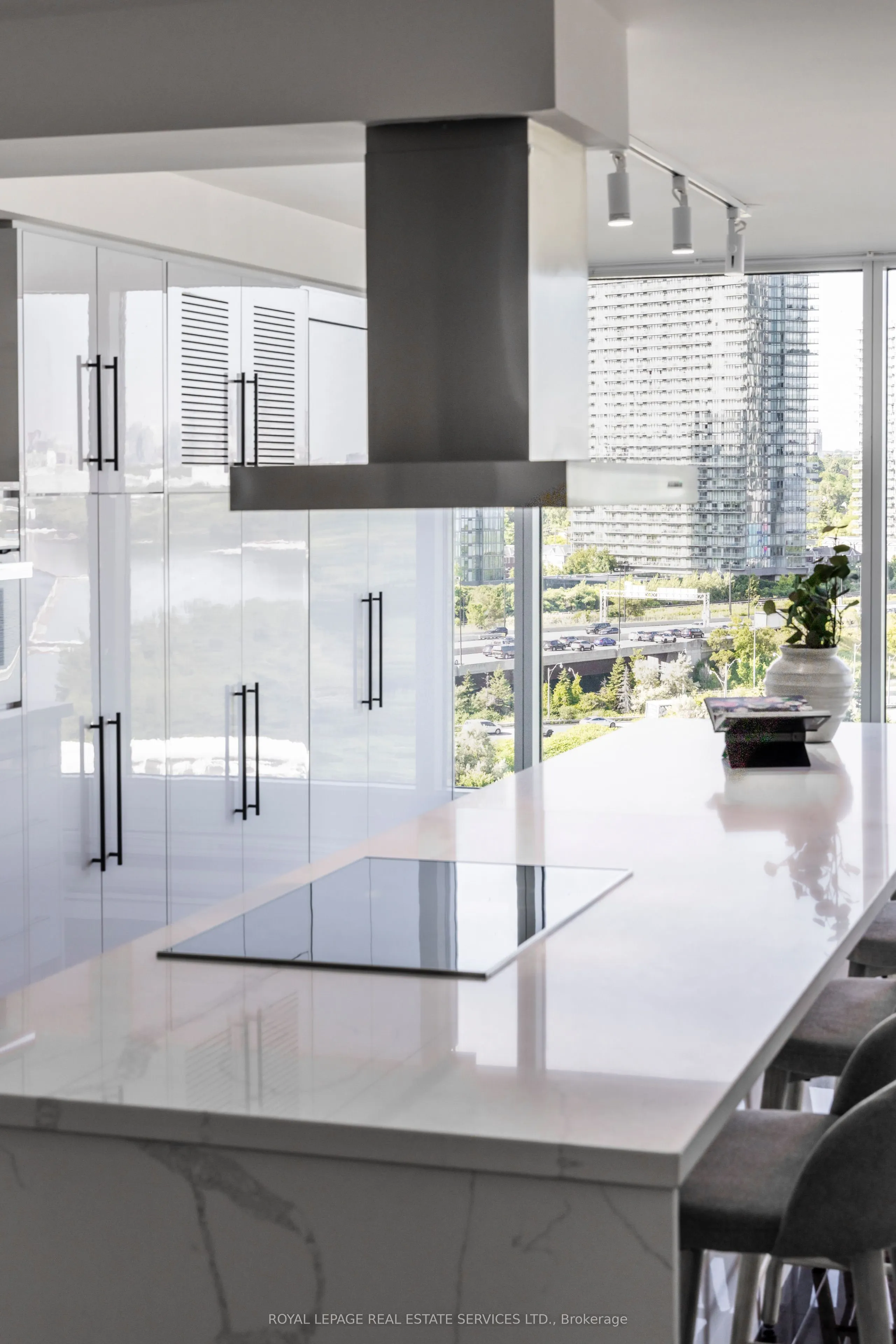 1 Palace Pier Court, #1203