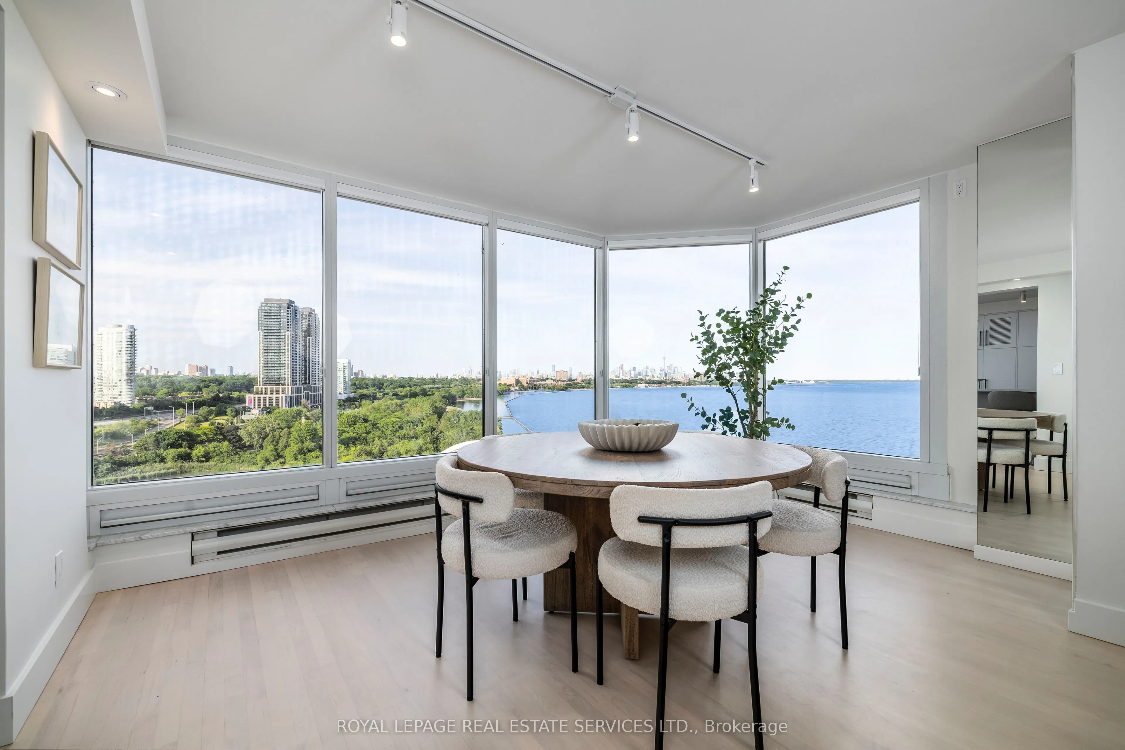 1 Palace Pier Court, #1203