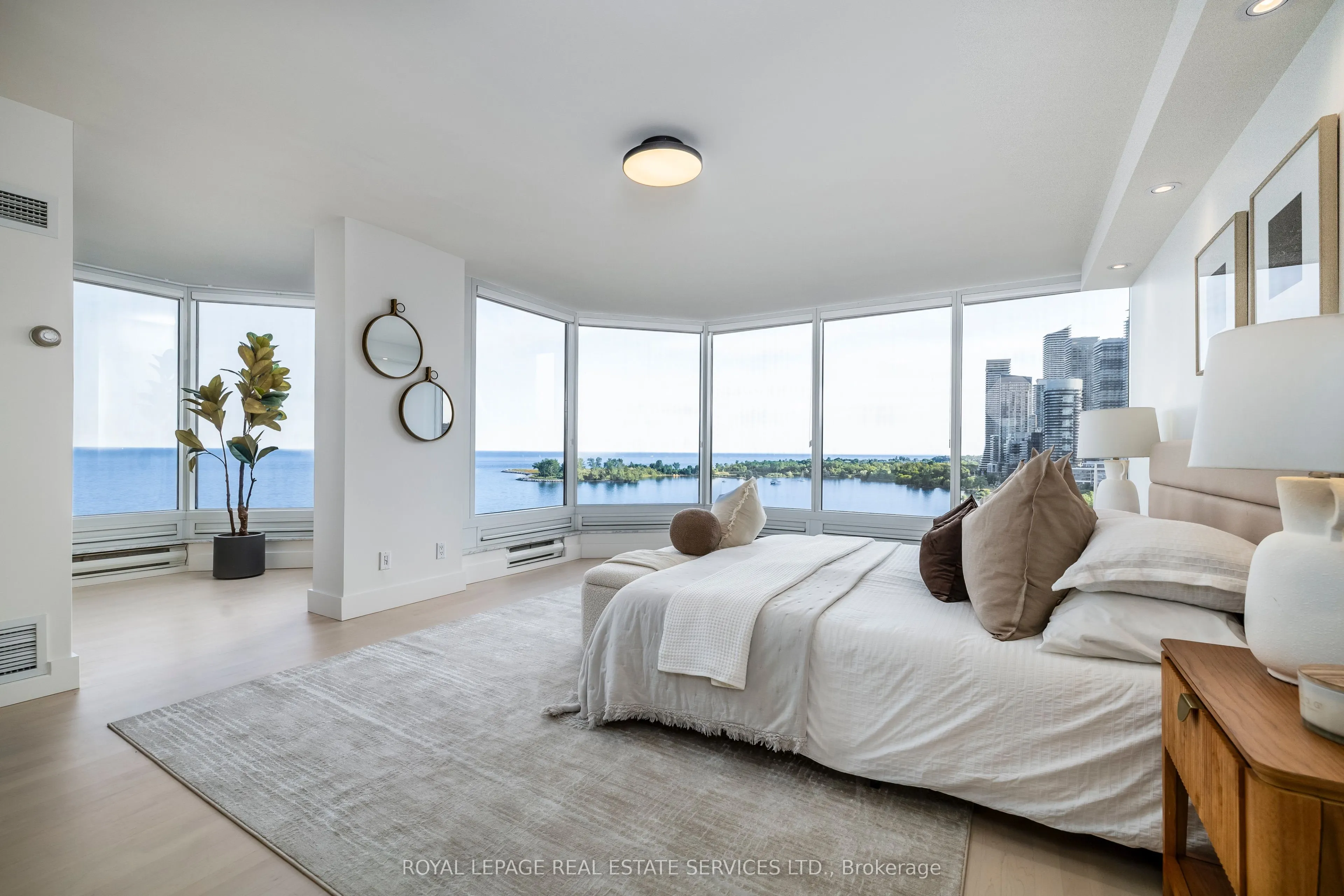 1 Palace Pier Court, #1203