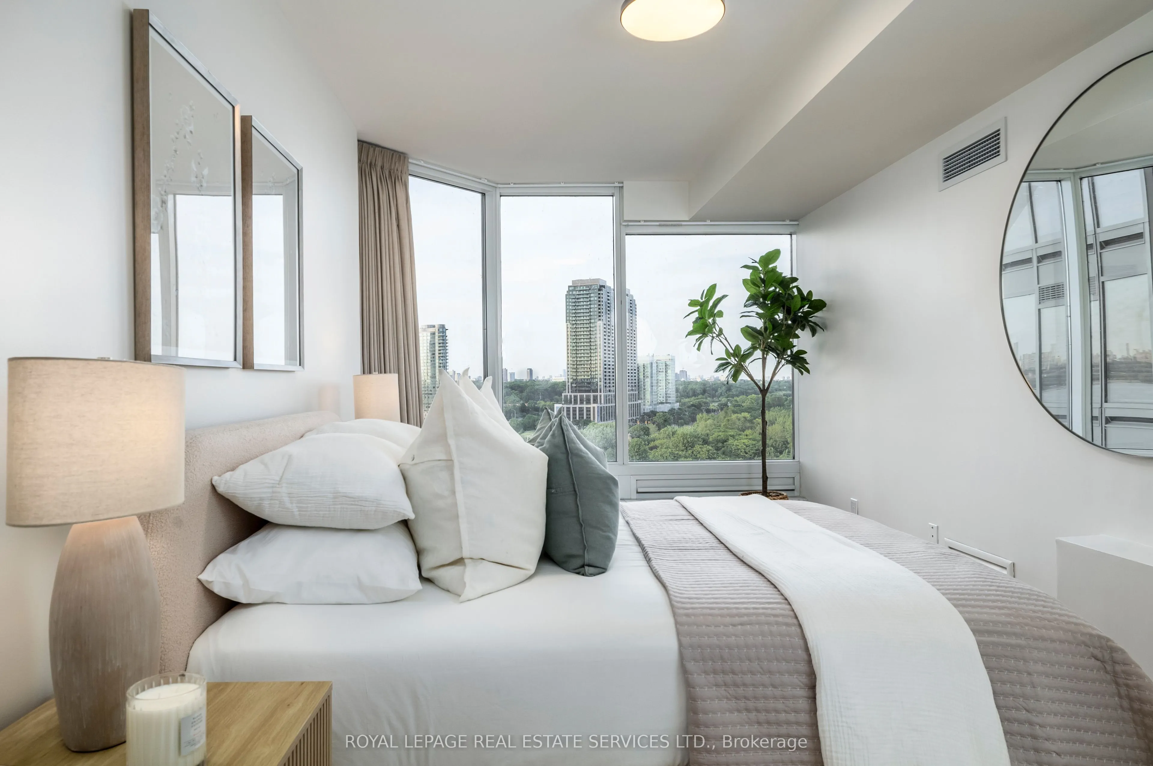 1 Palace Pier Court, #1203