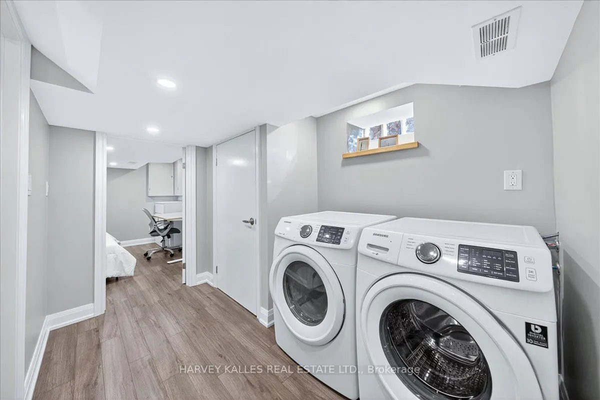 338 Bartlett Avenue N