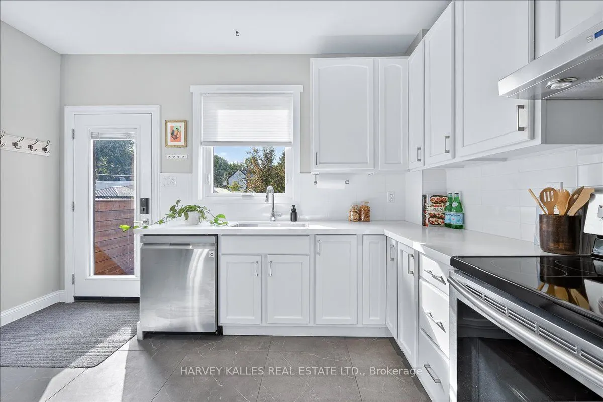 338 Bartlett Avenue N