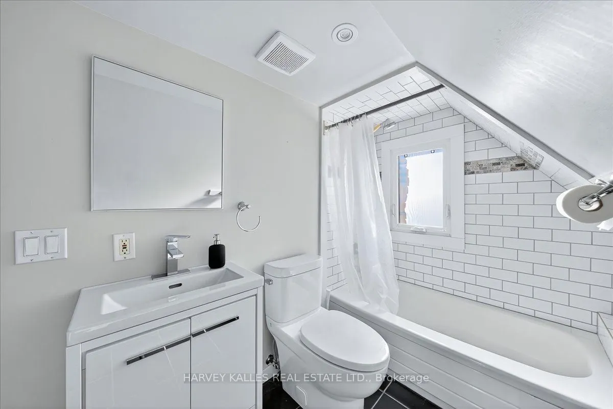 338 Bartlett Avenue N