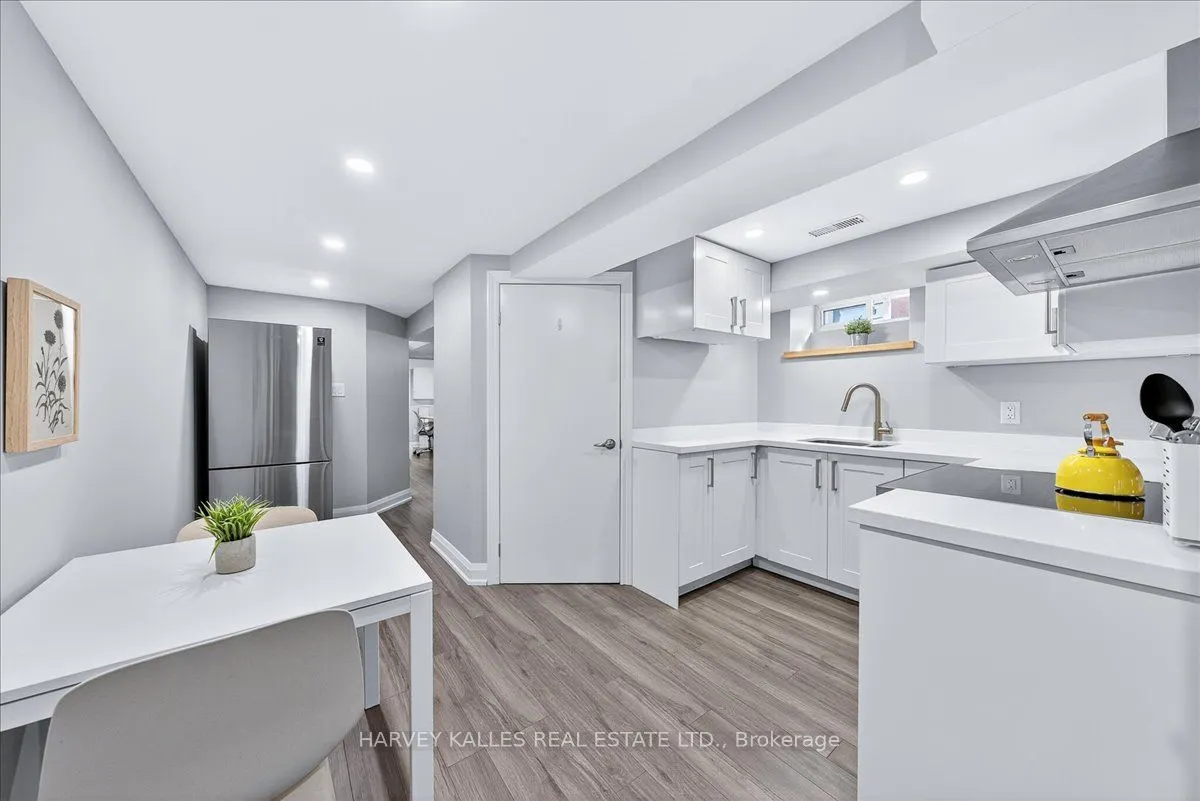 338 Bartlett Avenue N