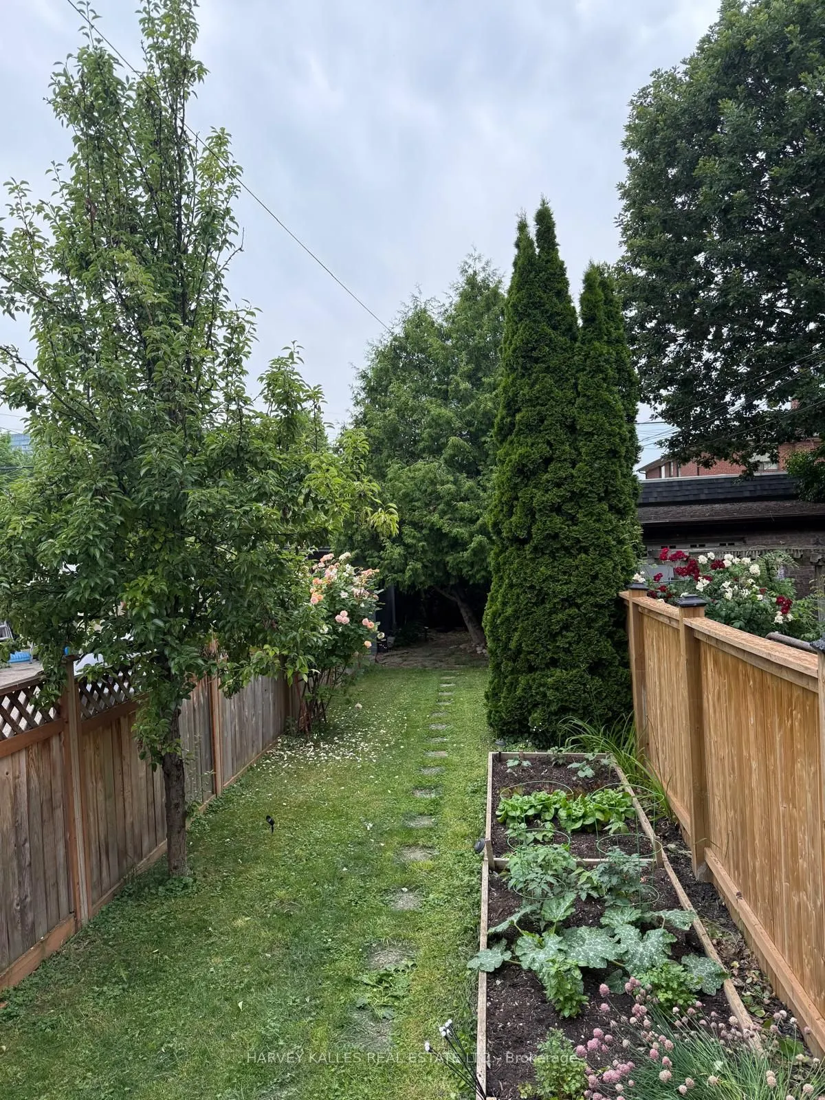 338 Bartlett Avenue N