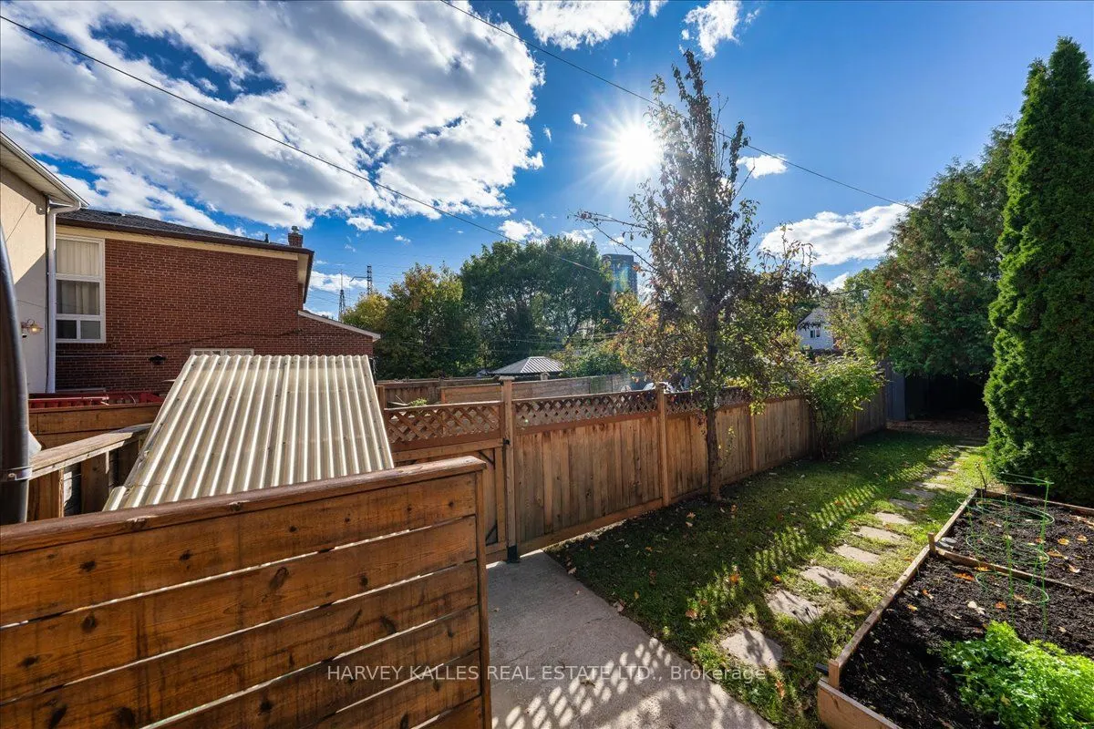 338 Bartlett Avenue N