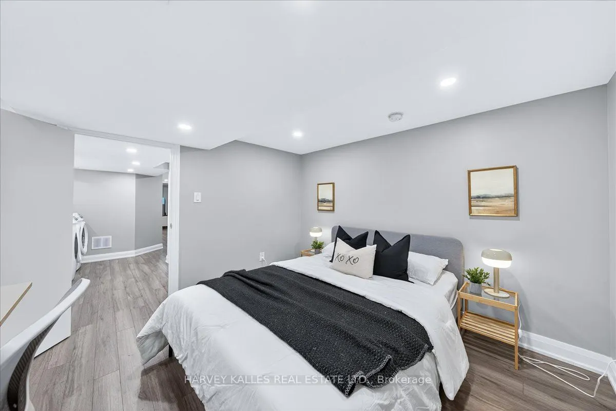 338 Bartlett Avenue N